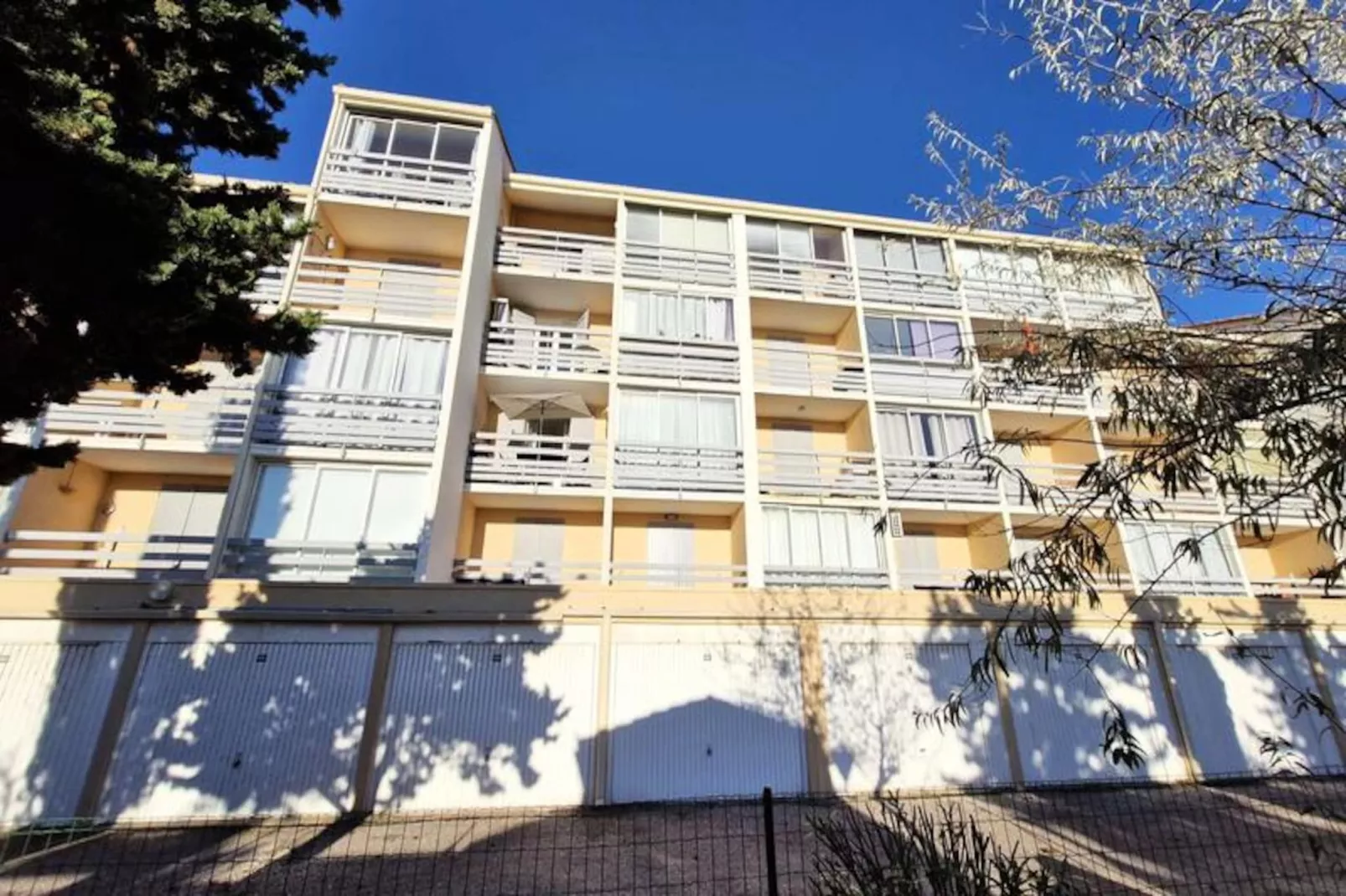 Résidence Le Carlton-Niet-getagd