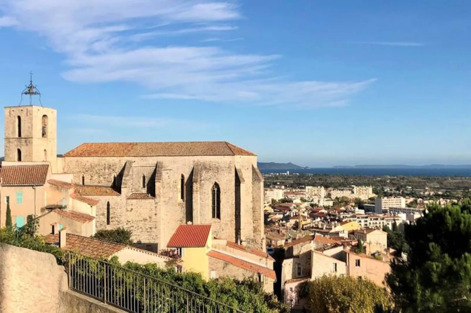 Résidence Le Castel-hyeres-Niet-getagd