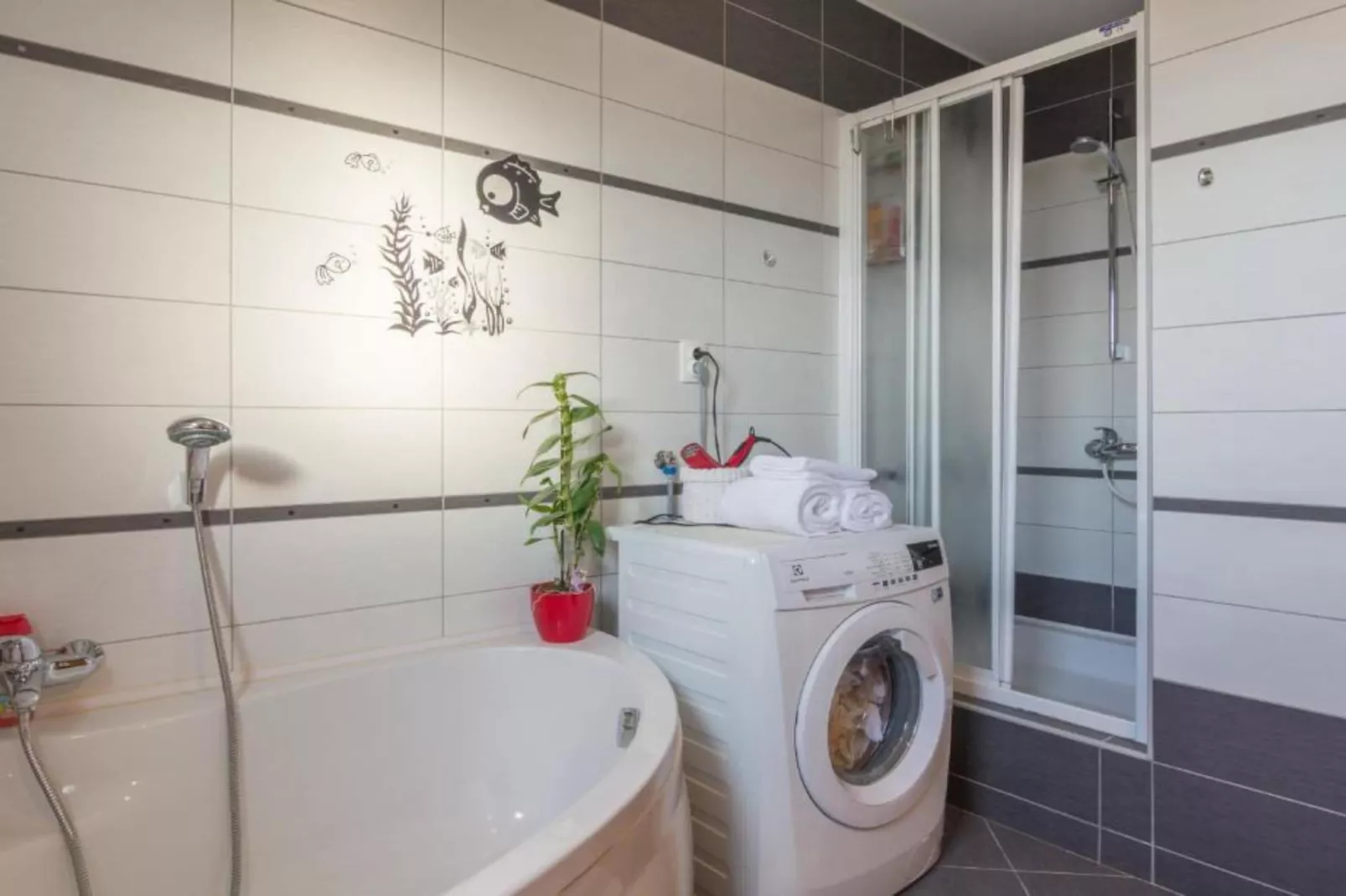 Holiday House BALEN with Swimming Pool - Six Bedroom Holiday House With Pool-Badkamer