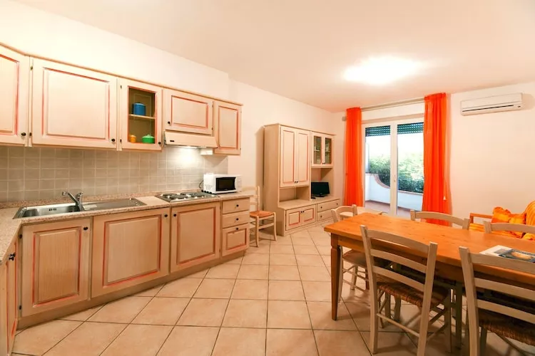 Holiday residence Santa Constanza San Vincenzo-Trilo 6  Superior-Keuken