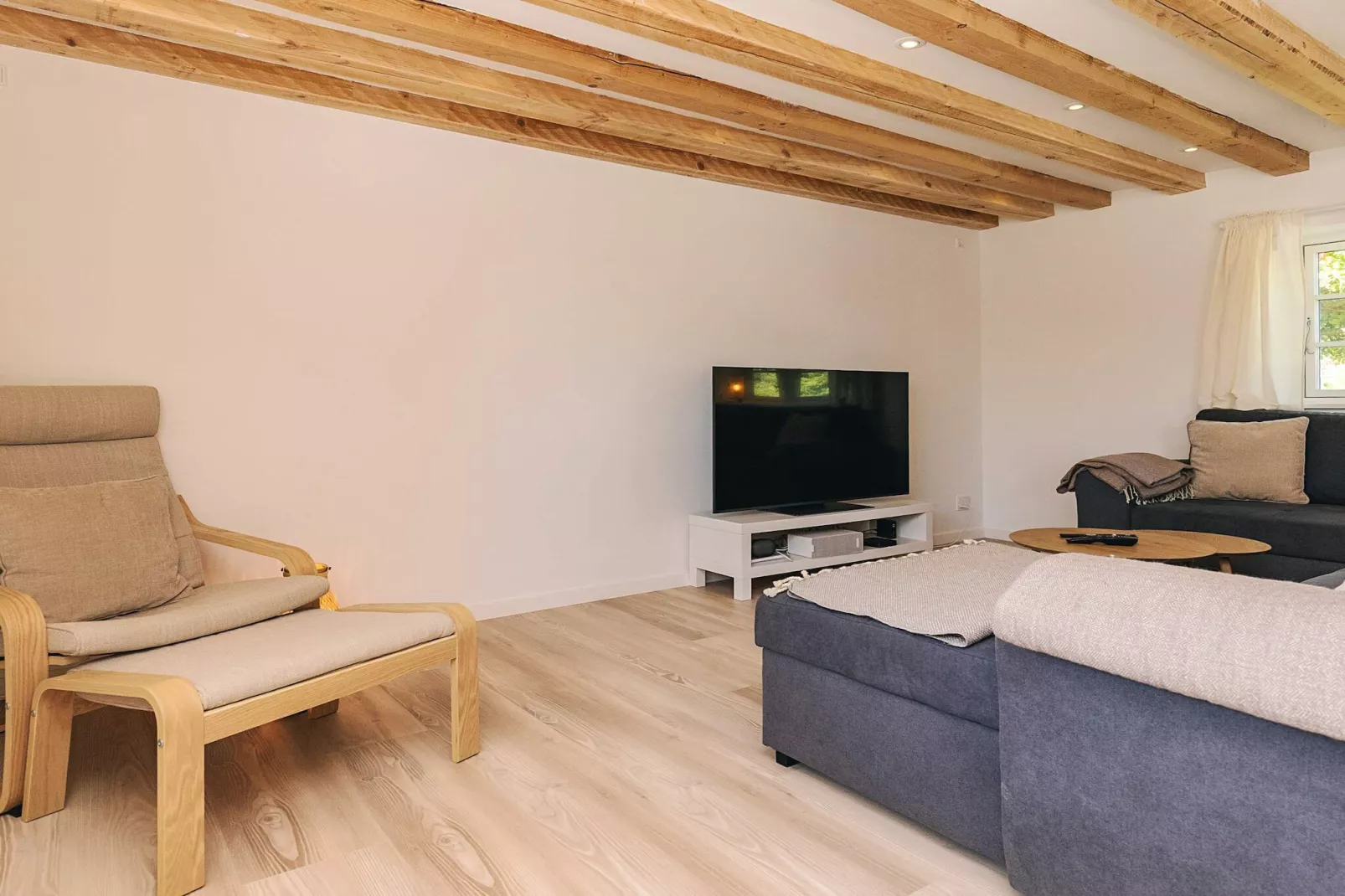 Idyllisch rietgedekt huisje-By Traum-Binnen