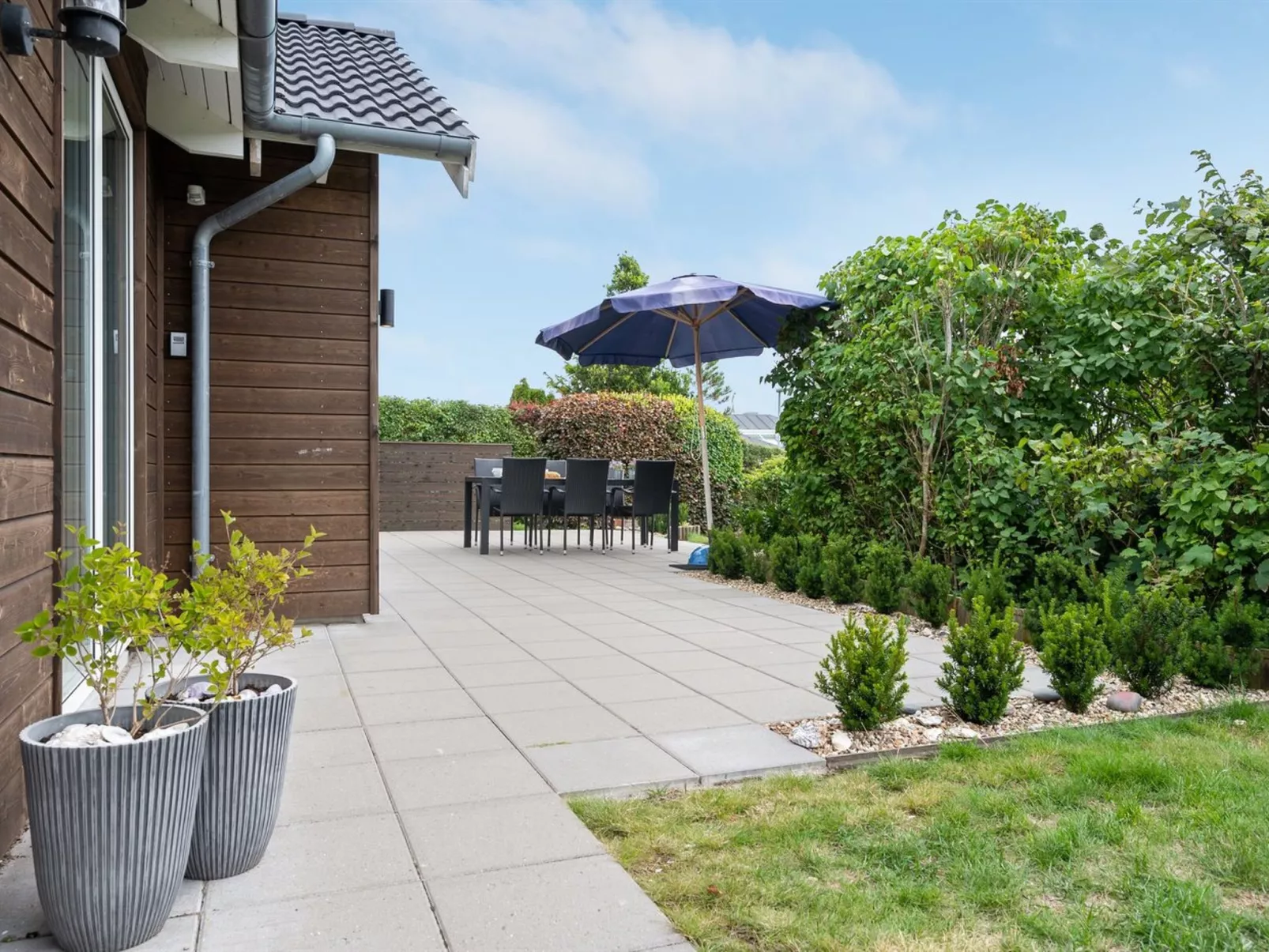 "Regni" - 300m to the fjord-Buiten