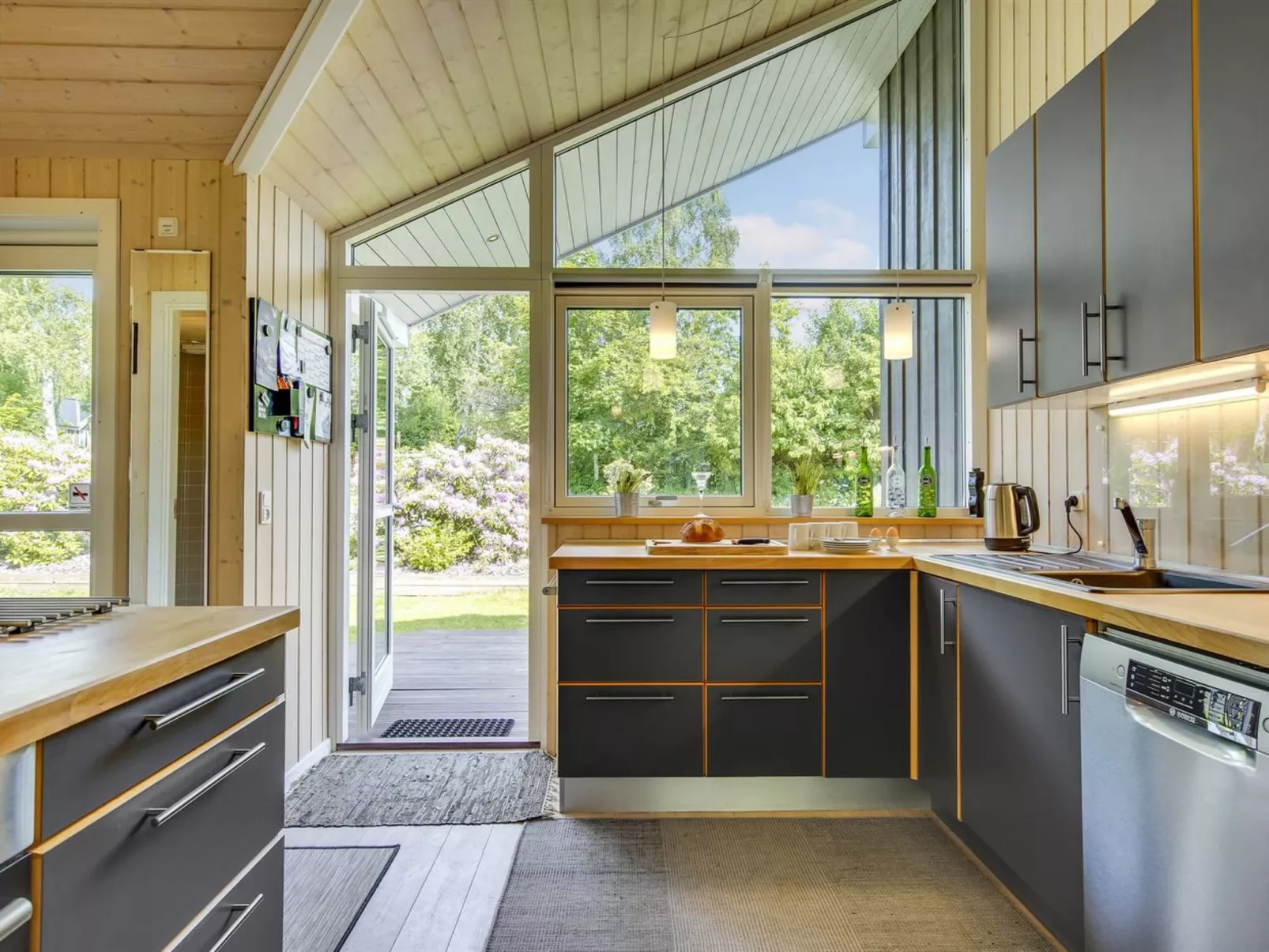 "Anemone" - 700m from the sea-Binnen