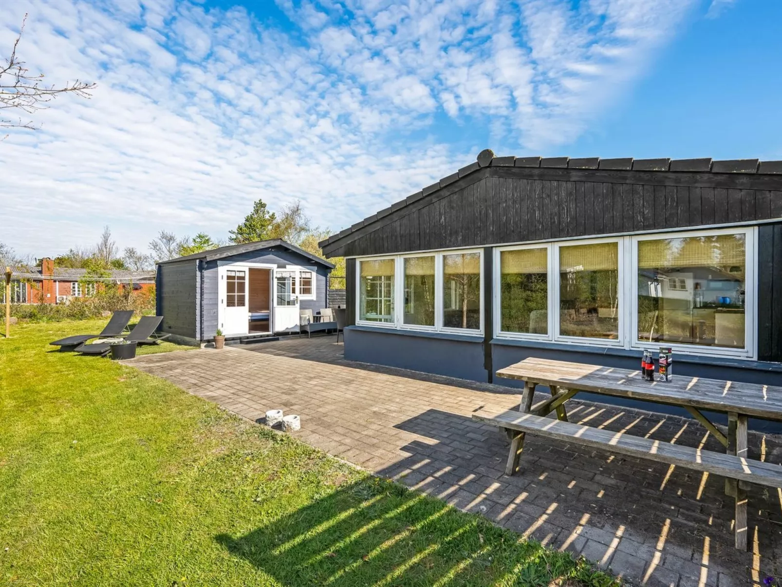 "Valdemar" - 350m to the fjord-Buiten