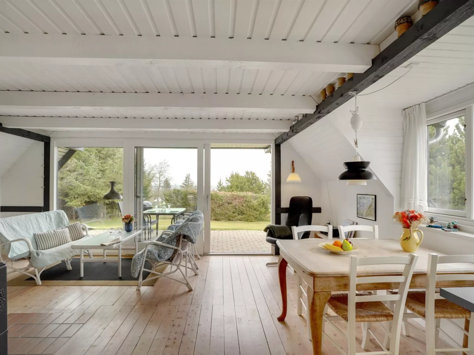 "Brunhild" - 300m to the fjord-Binnen