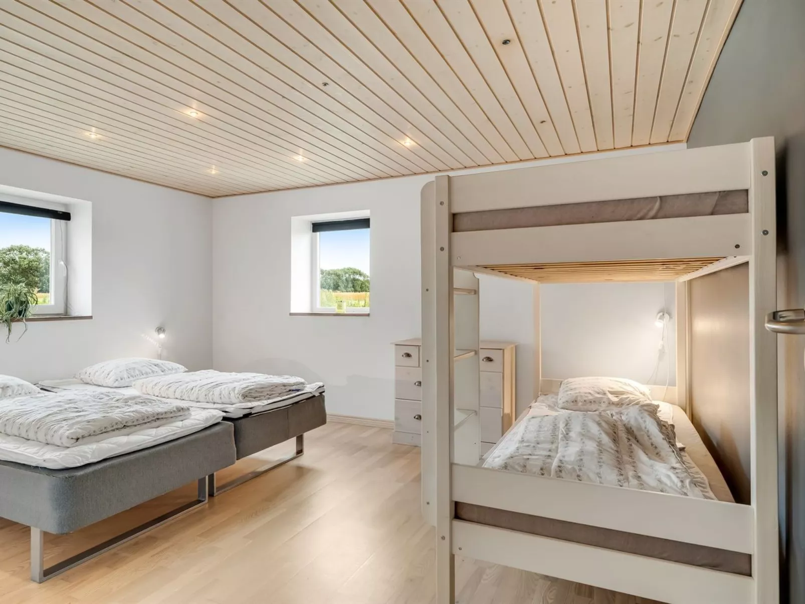 "Folkar" - 3km to the fjord-Binnen