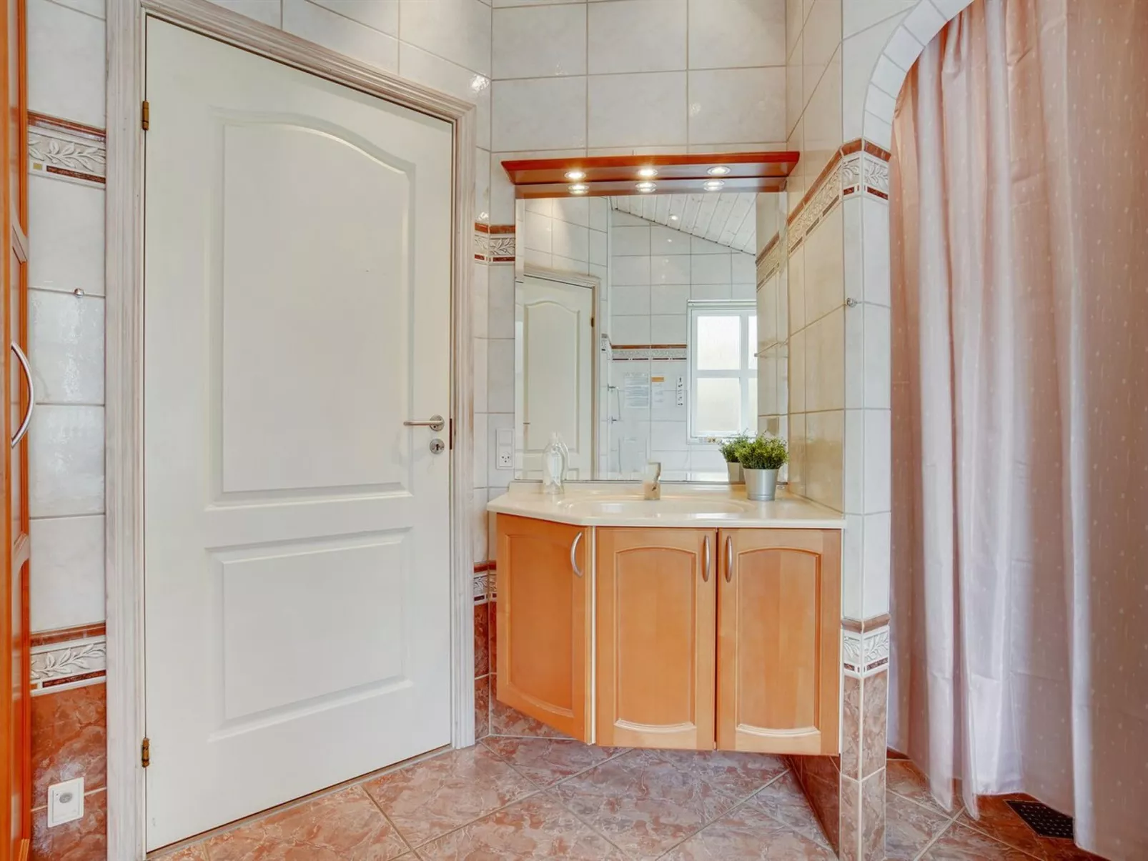 "Bina" - 1.9km from the sea-Binnen