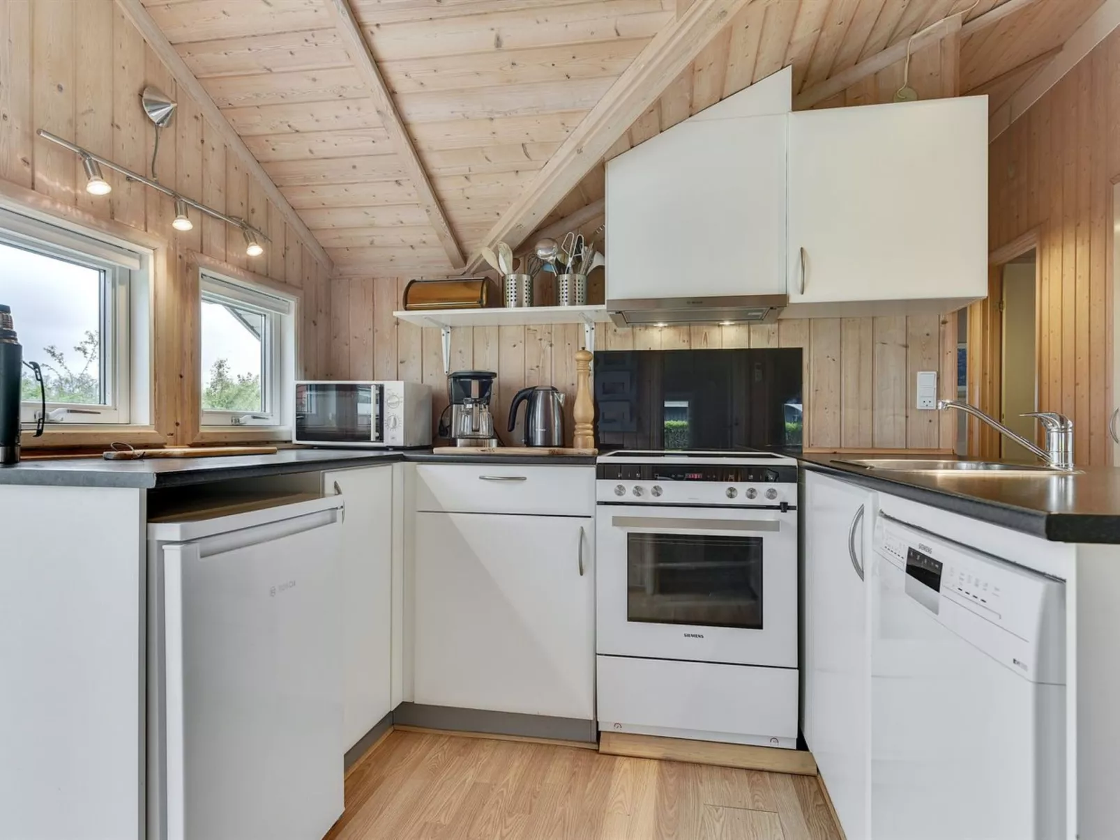 "Tore" - 200m from the sea-Binnen