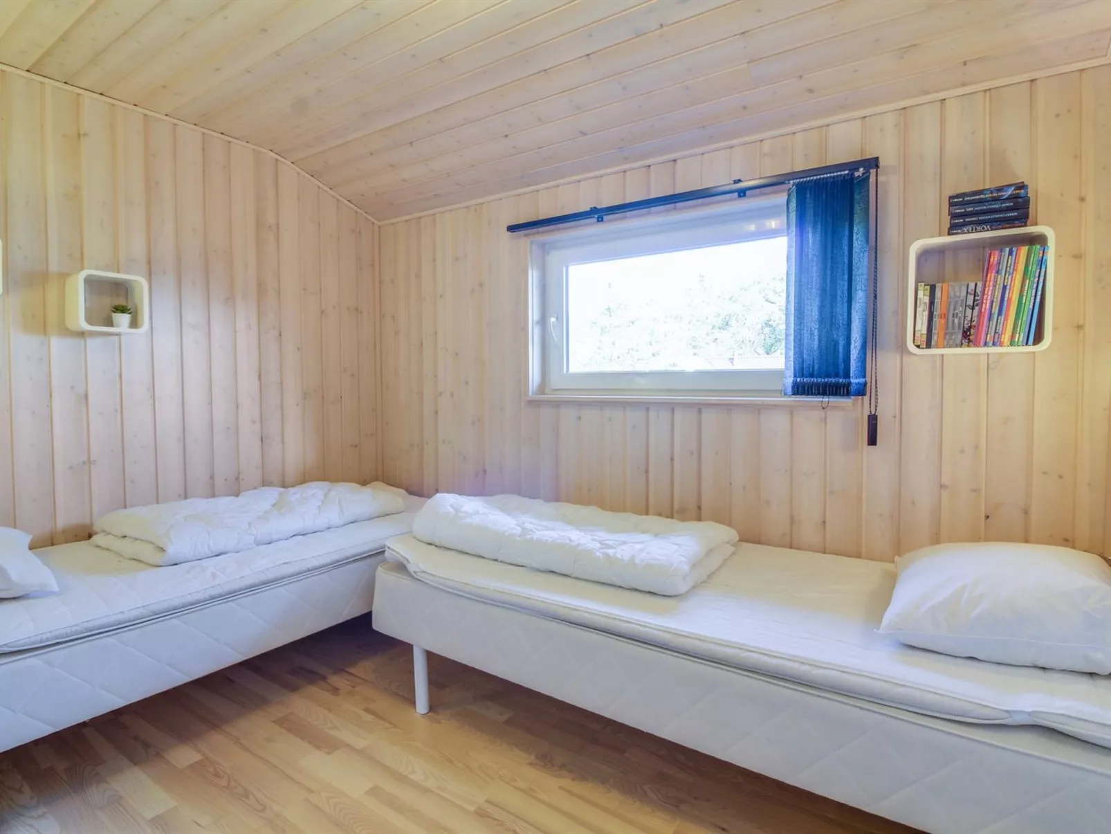 "Susan" - 600m from the sea-Binnen