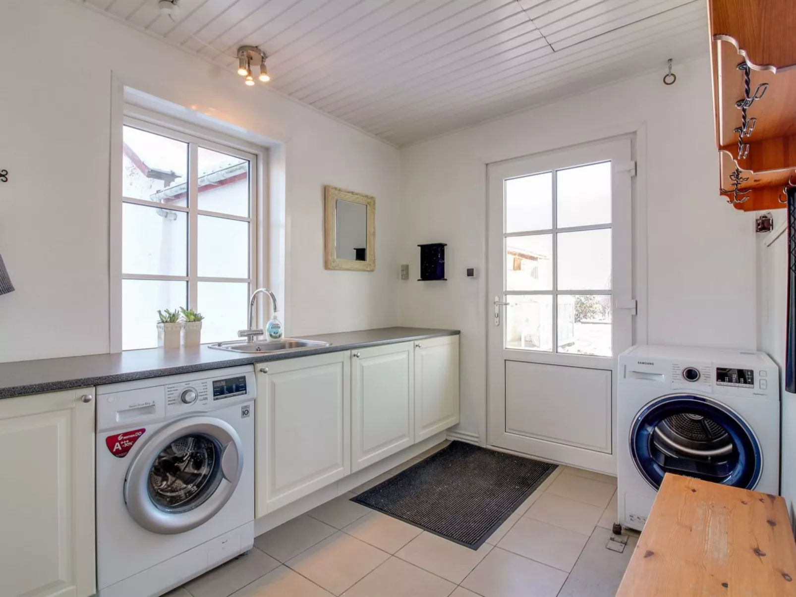 "Fraþulf" - 6km from the sea-Binnen