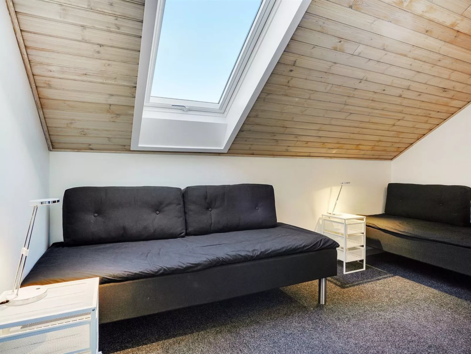 "Enita" - 2.3km from the sea-Binnen