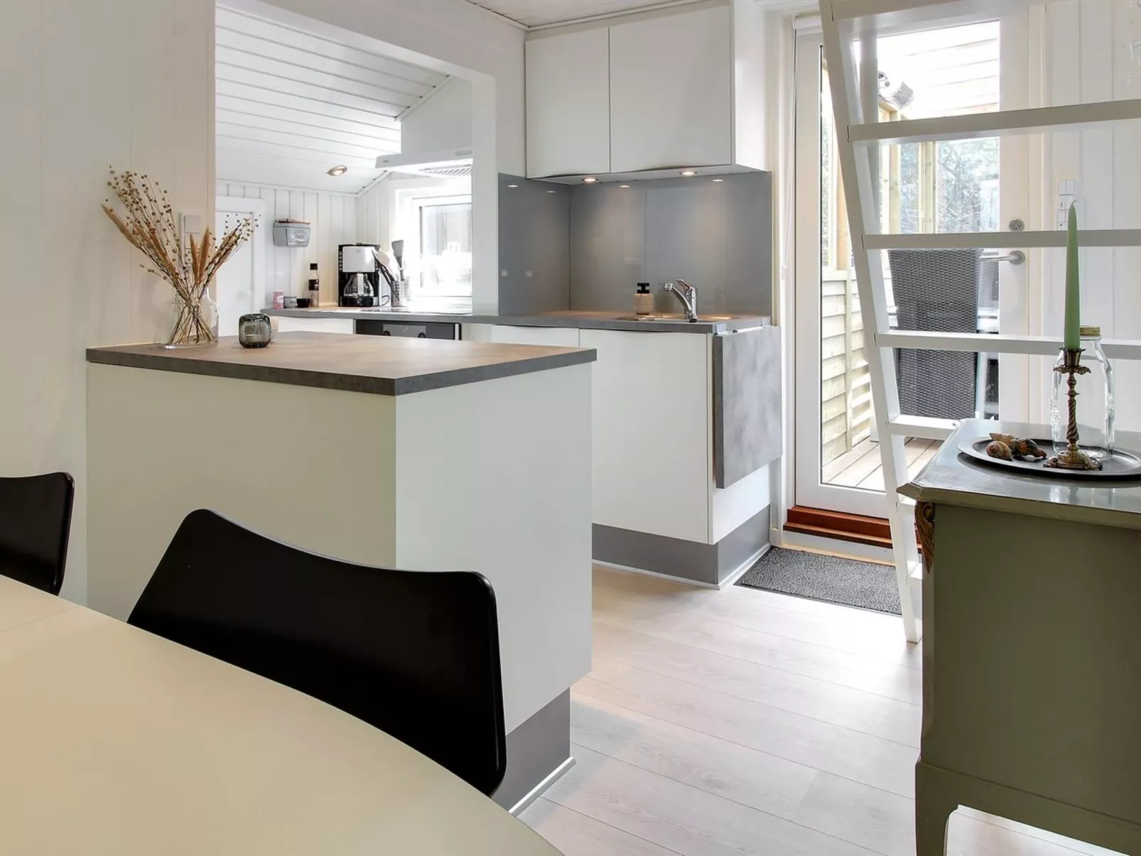 "Eliene" - 500m from the sea-Binnen