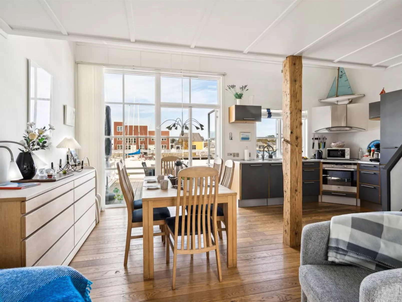 "Alet" - 2m from the sea-Binnen