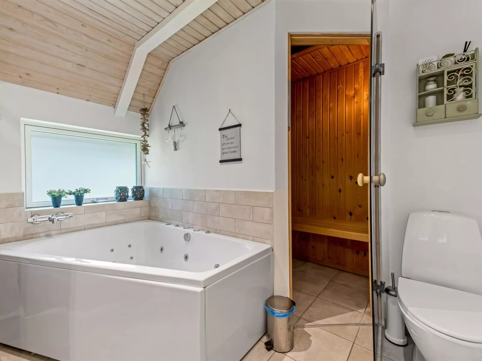 "Arttu" - 2.4km from the sea-Binnen