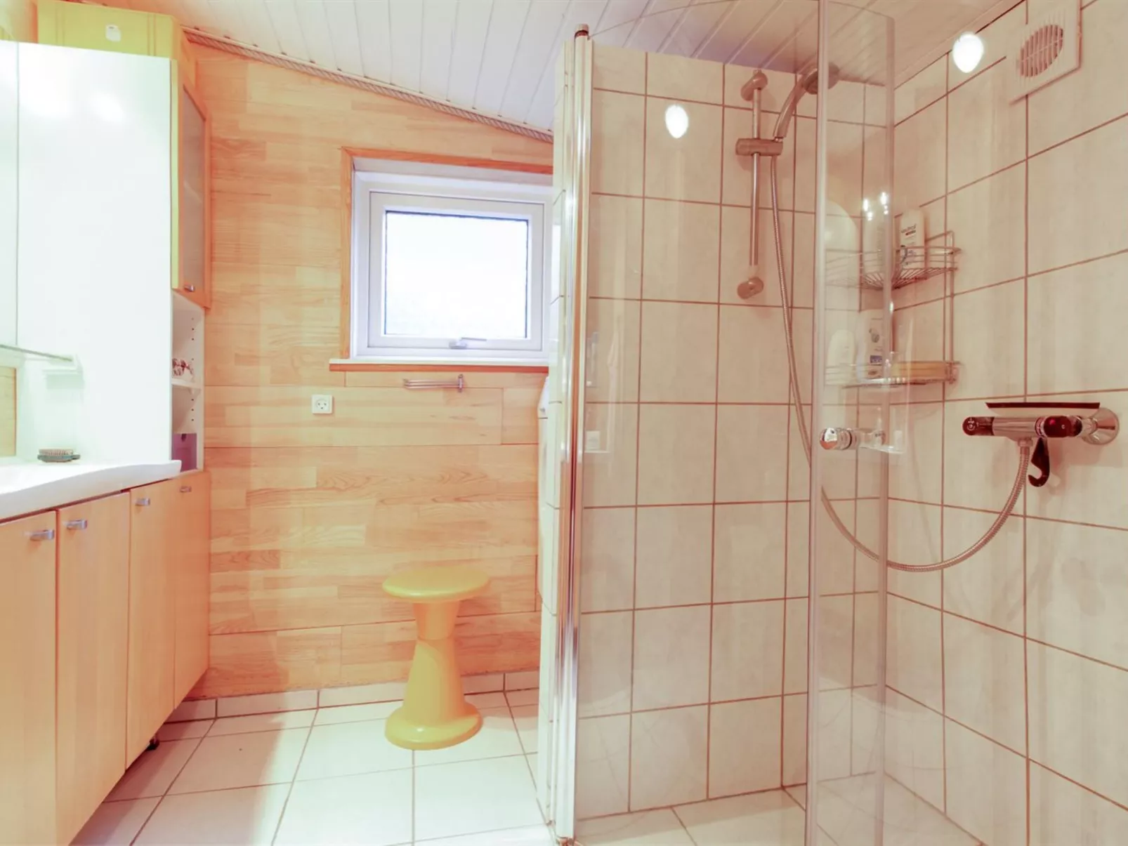 "Lilibeth" - 300m from the sea-Binnen