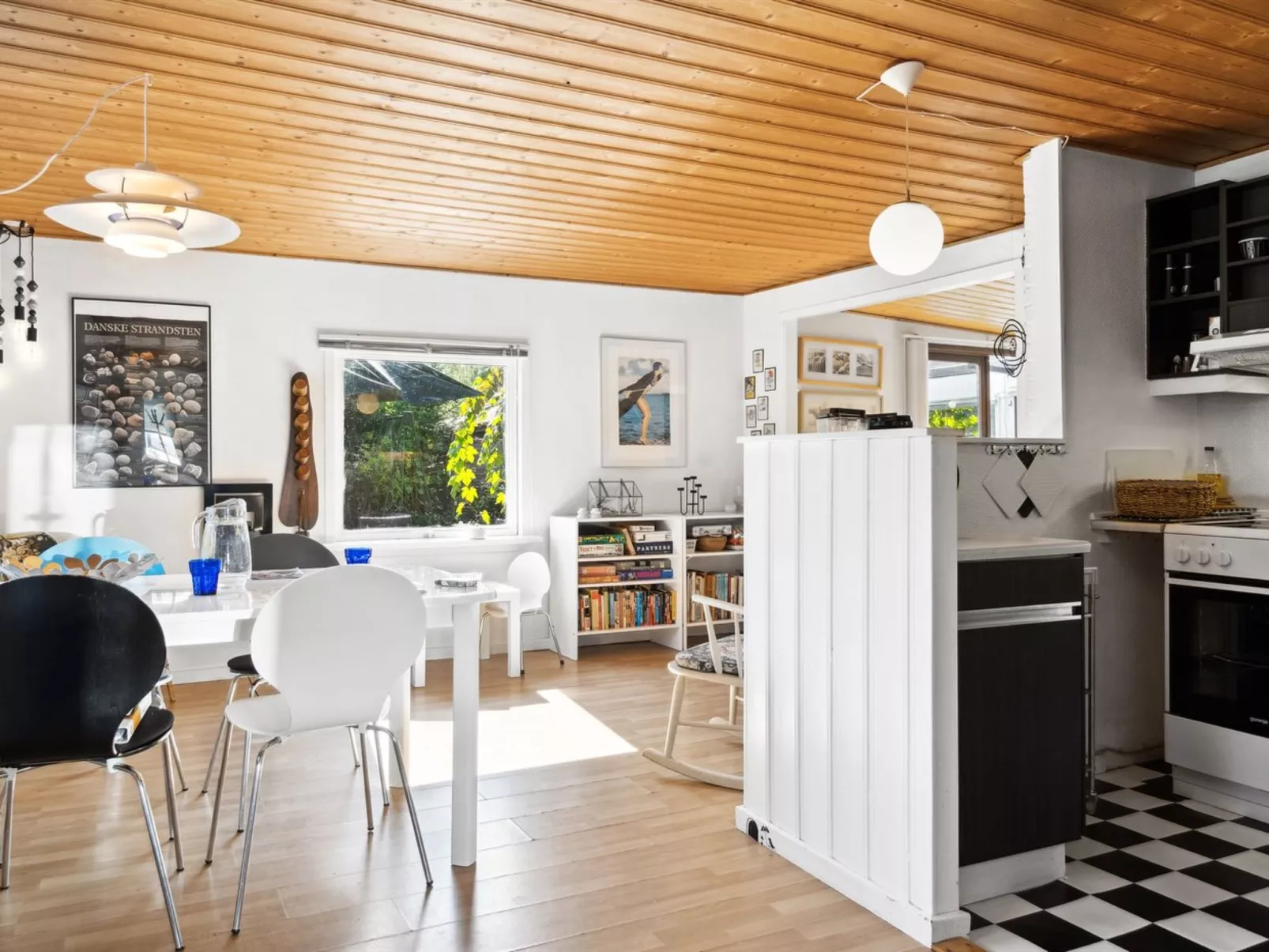 "Annamie" - 650m from the sea-Binnen