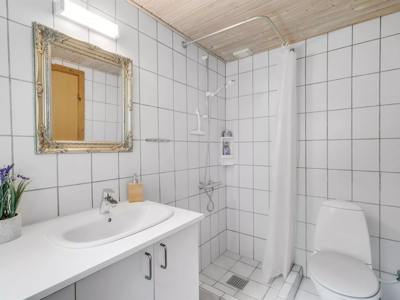 "Fergie" - 400m from the sea-Binnen