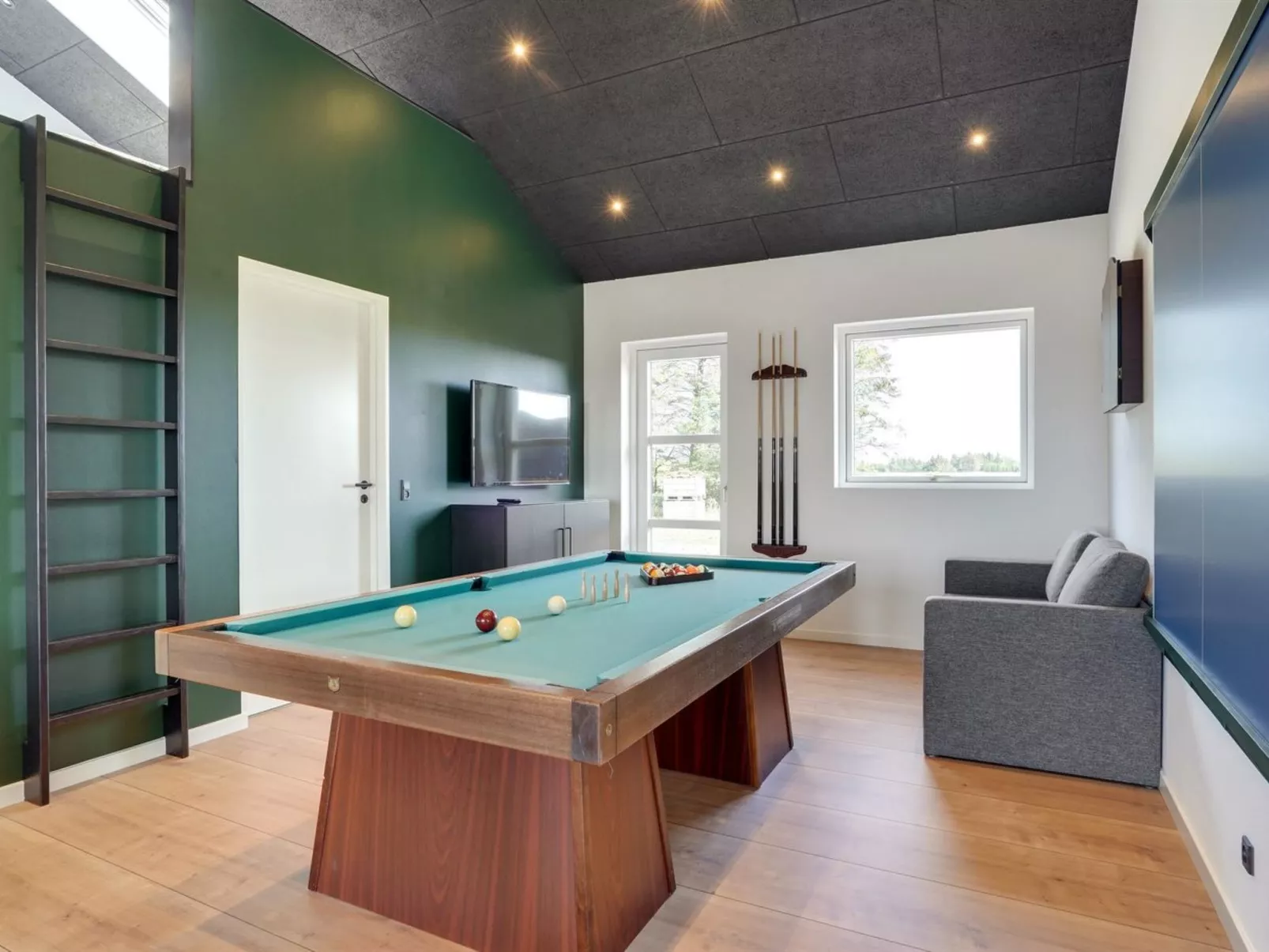 "Moreen" - 1.5km from the sea-Binnen