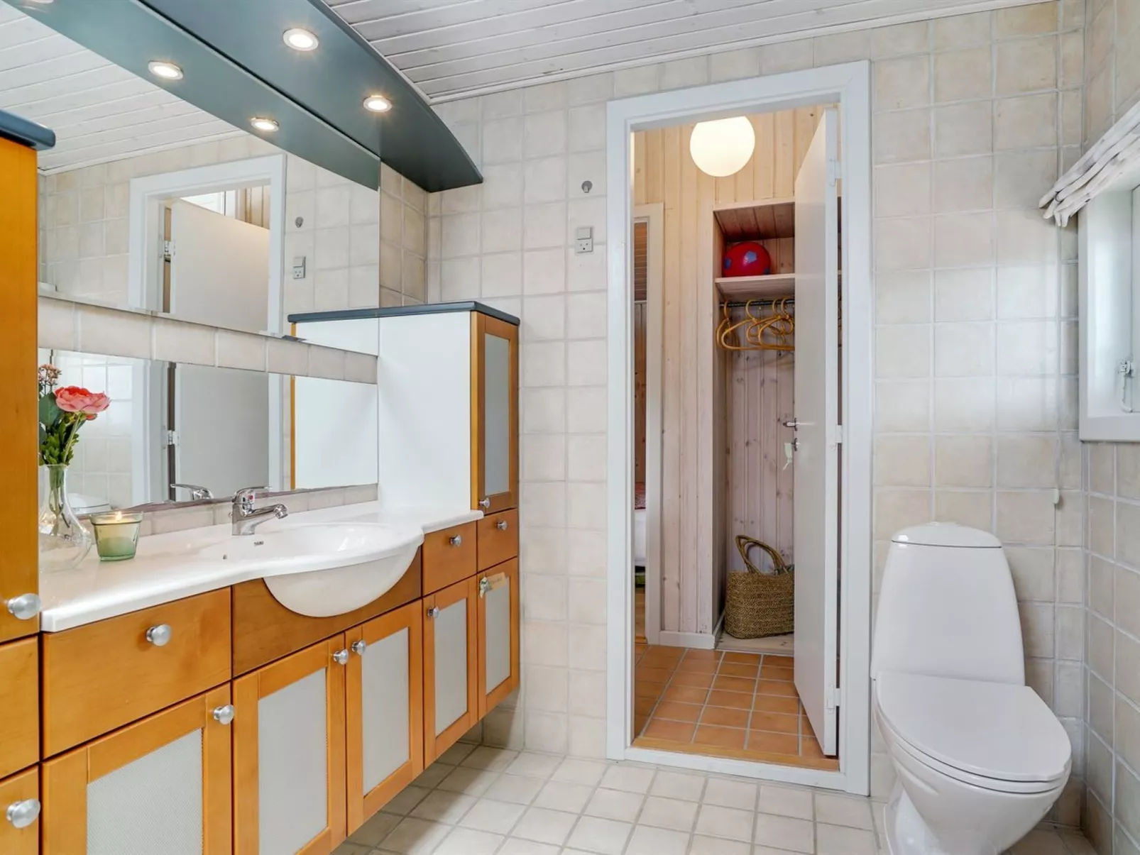 "Erwith" - 50m from the sea-Binnen