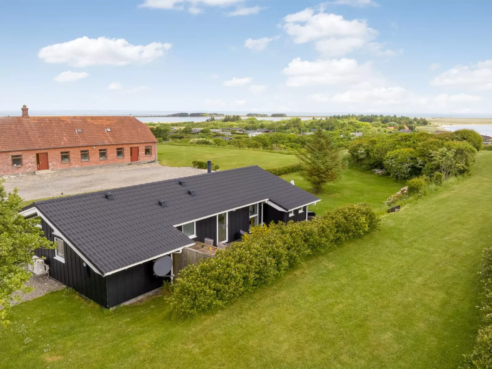 "Tanna" - 330m to the fjord-Buiten