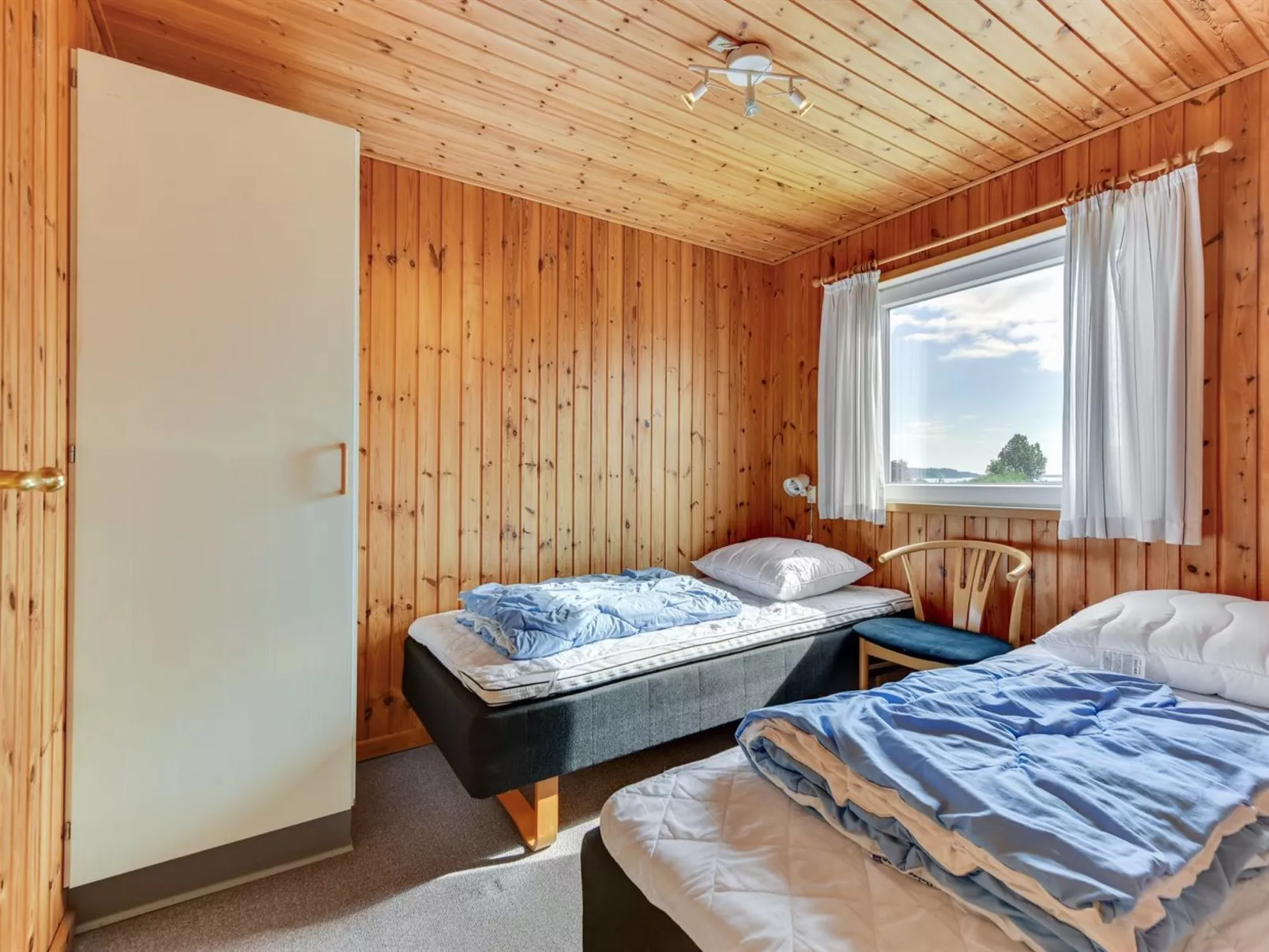 "Ellyn" - 500m from the sea-Binnen