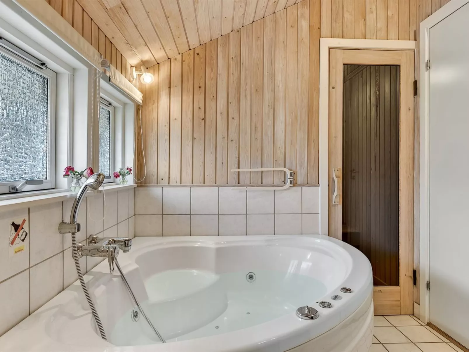 "Hjalmar" - 400m from the sea-Binnen