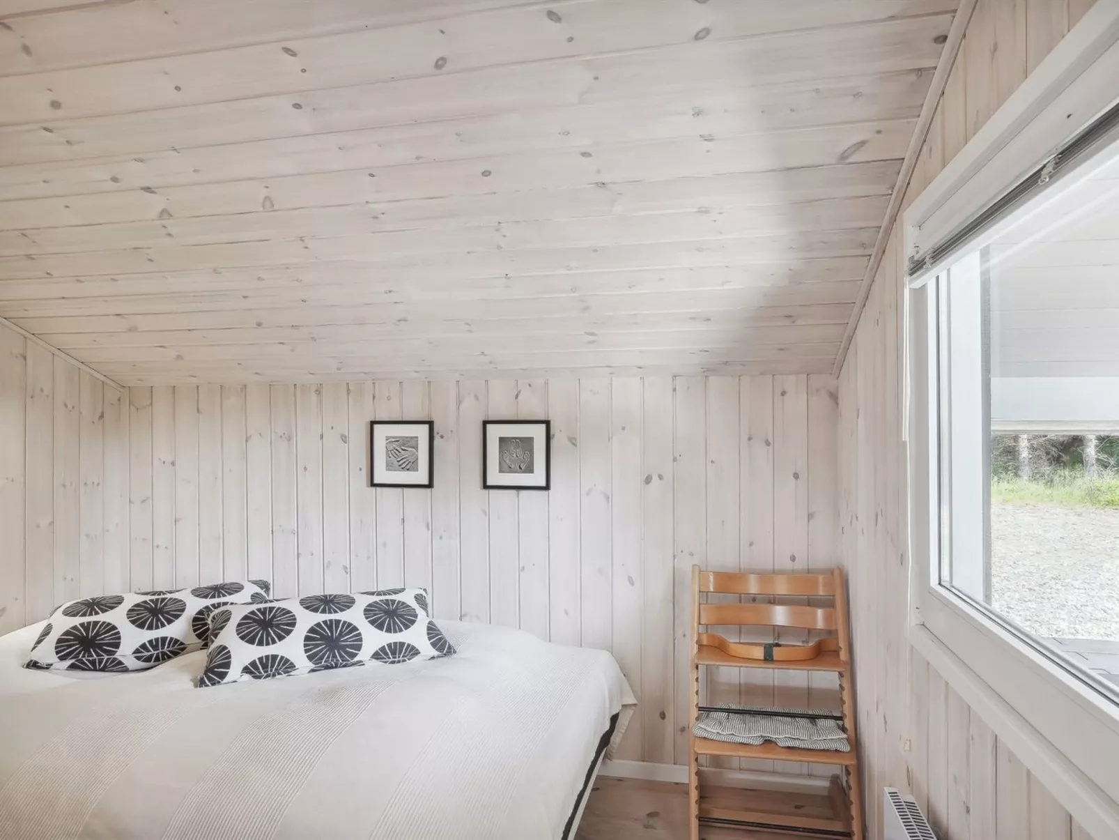 "Ilka" - 375m from the sea-Binnen