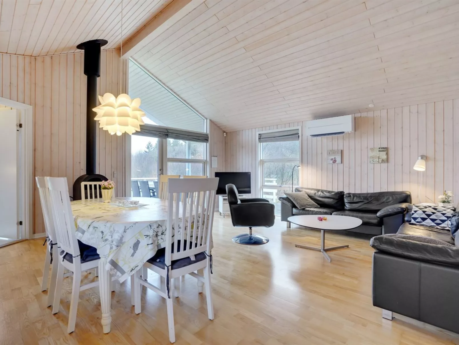 "Tatti" - 30km from the sea-Binnen