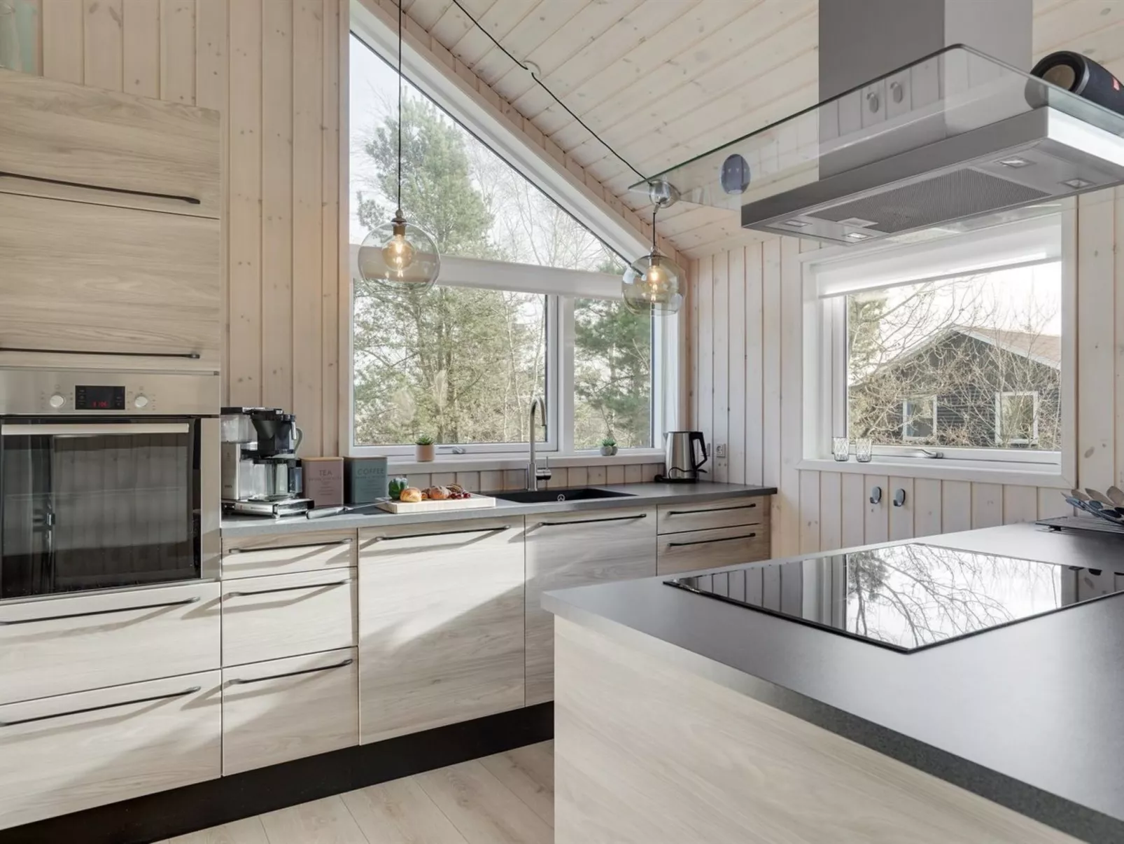 "Swavi" -  from the sea-Binnen