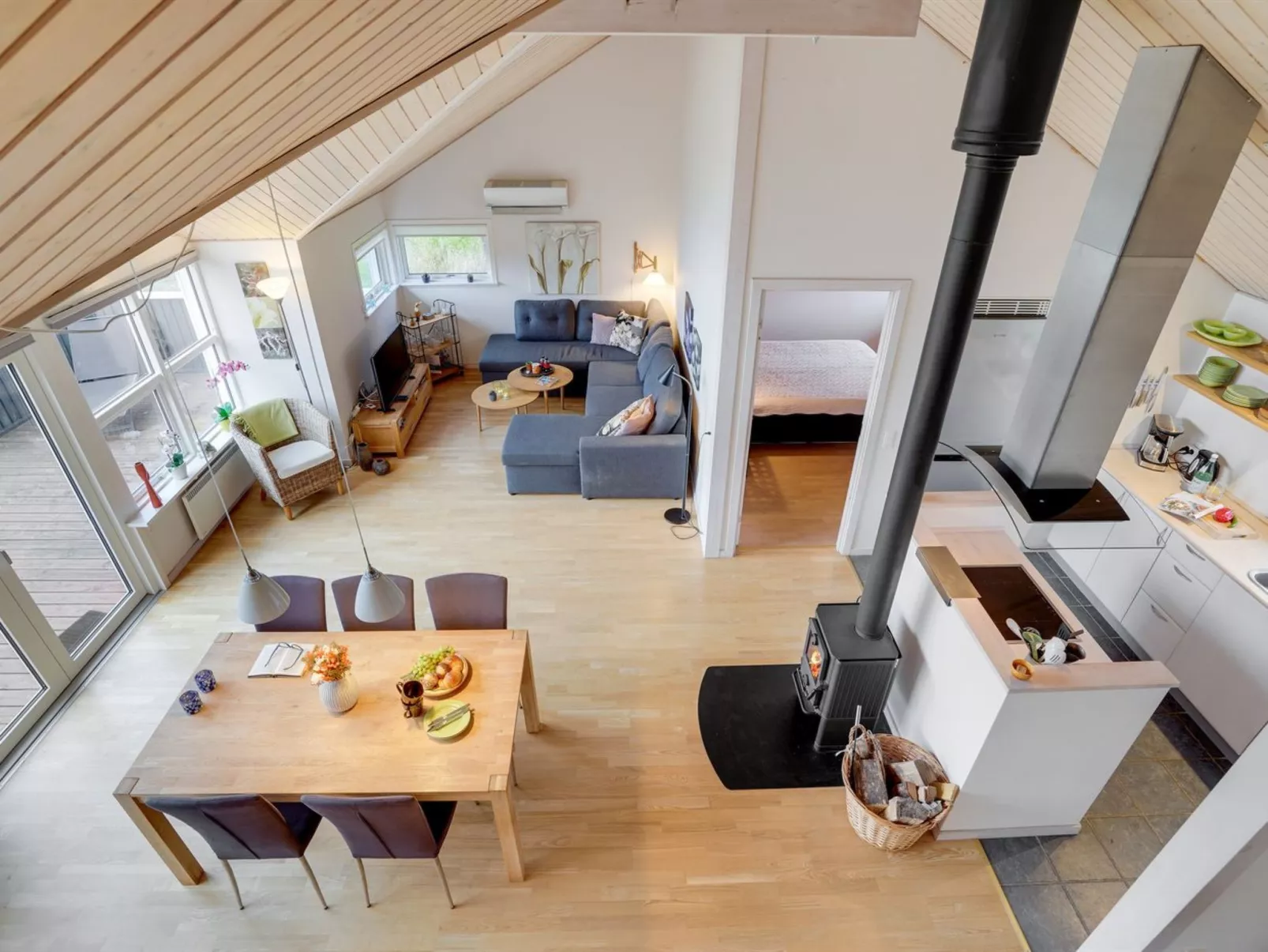 "Daina" - 400m to the fjord-Binnen