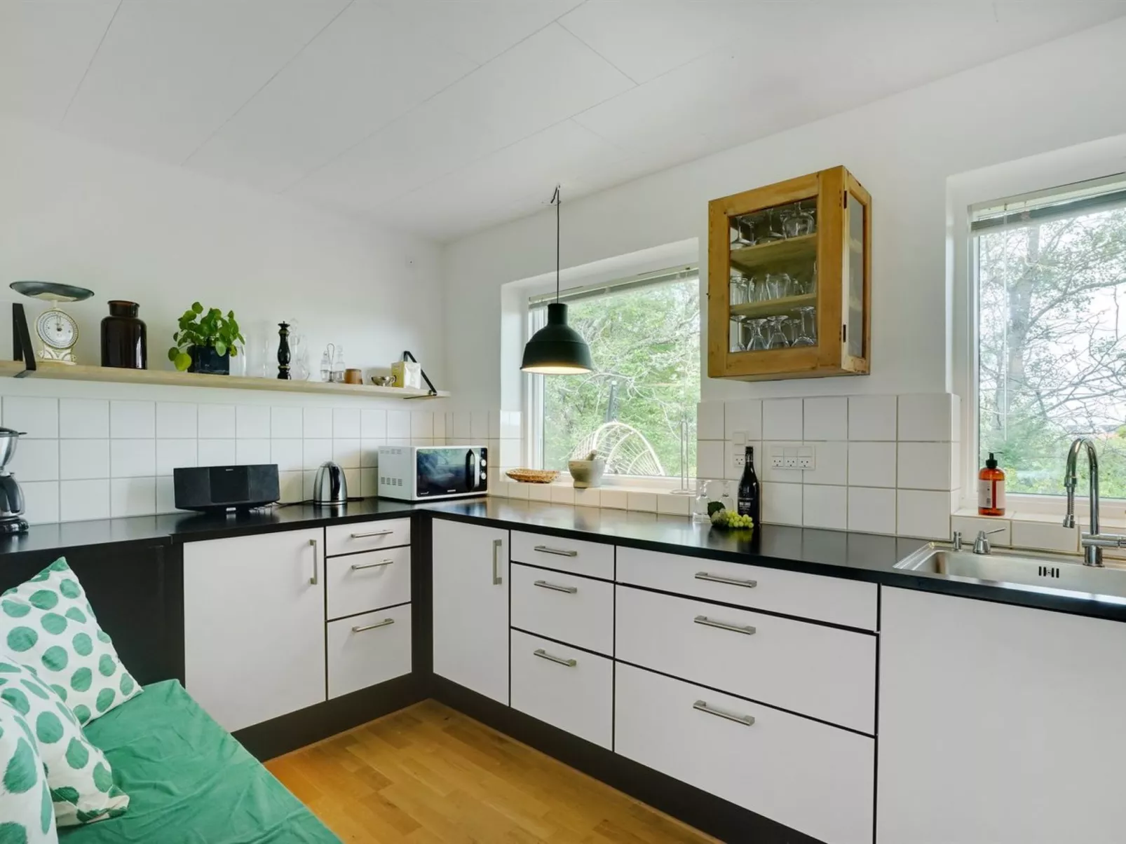 "Flor" - 900m from the sea-Binnen