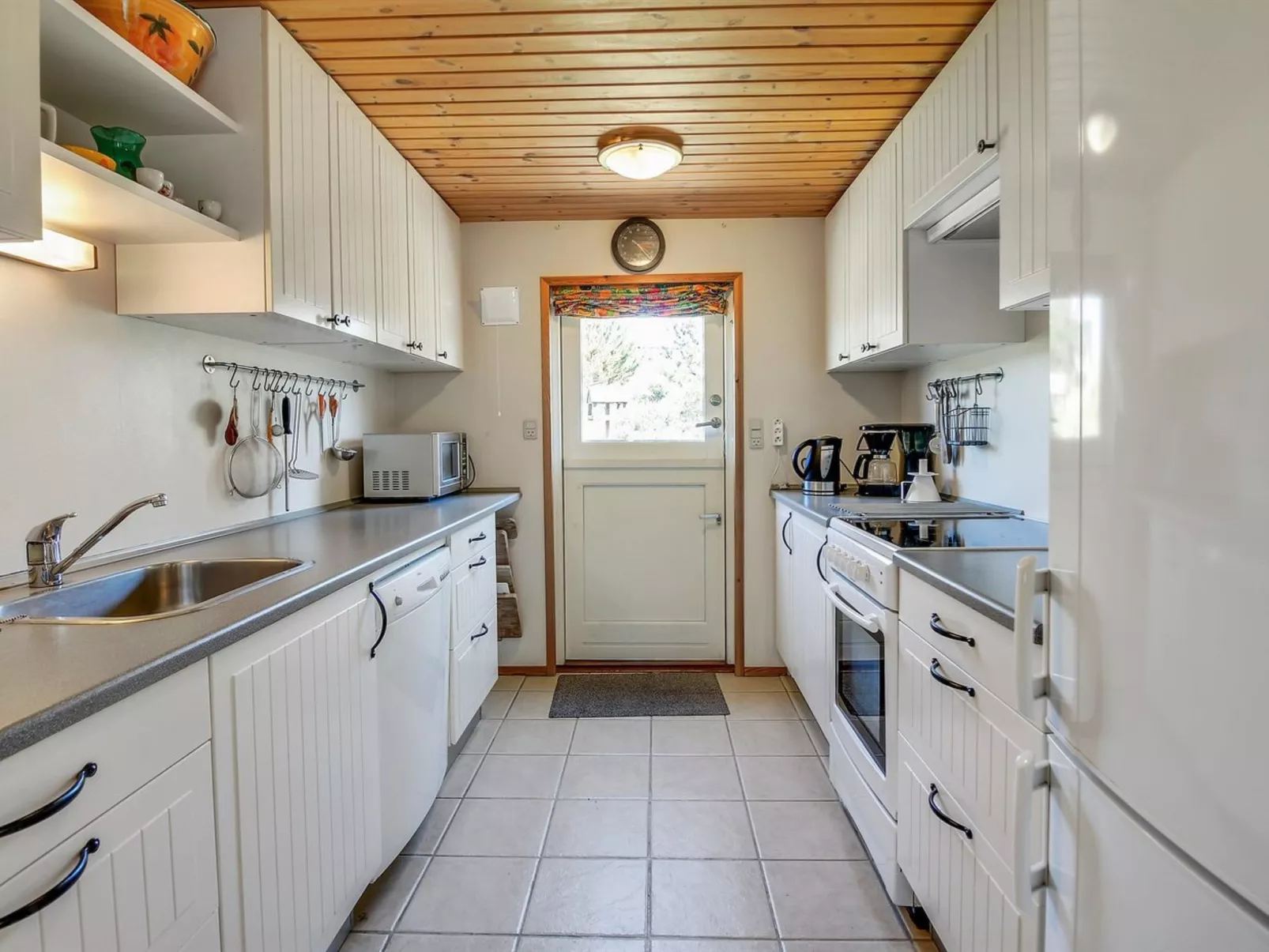 "Allydia" - 400m from the sea-Binnen