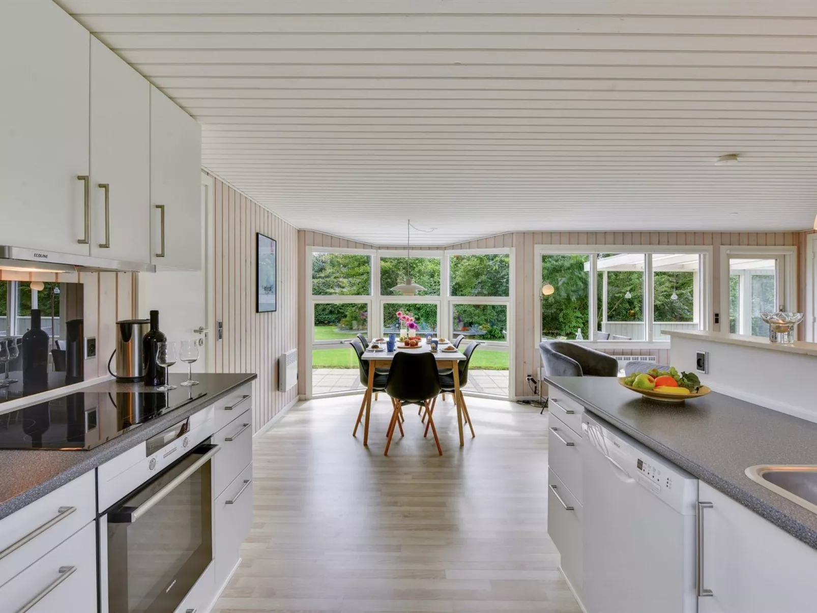 "Anabella" - 400m to the fjord-Binnen