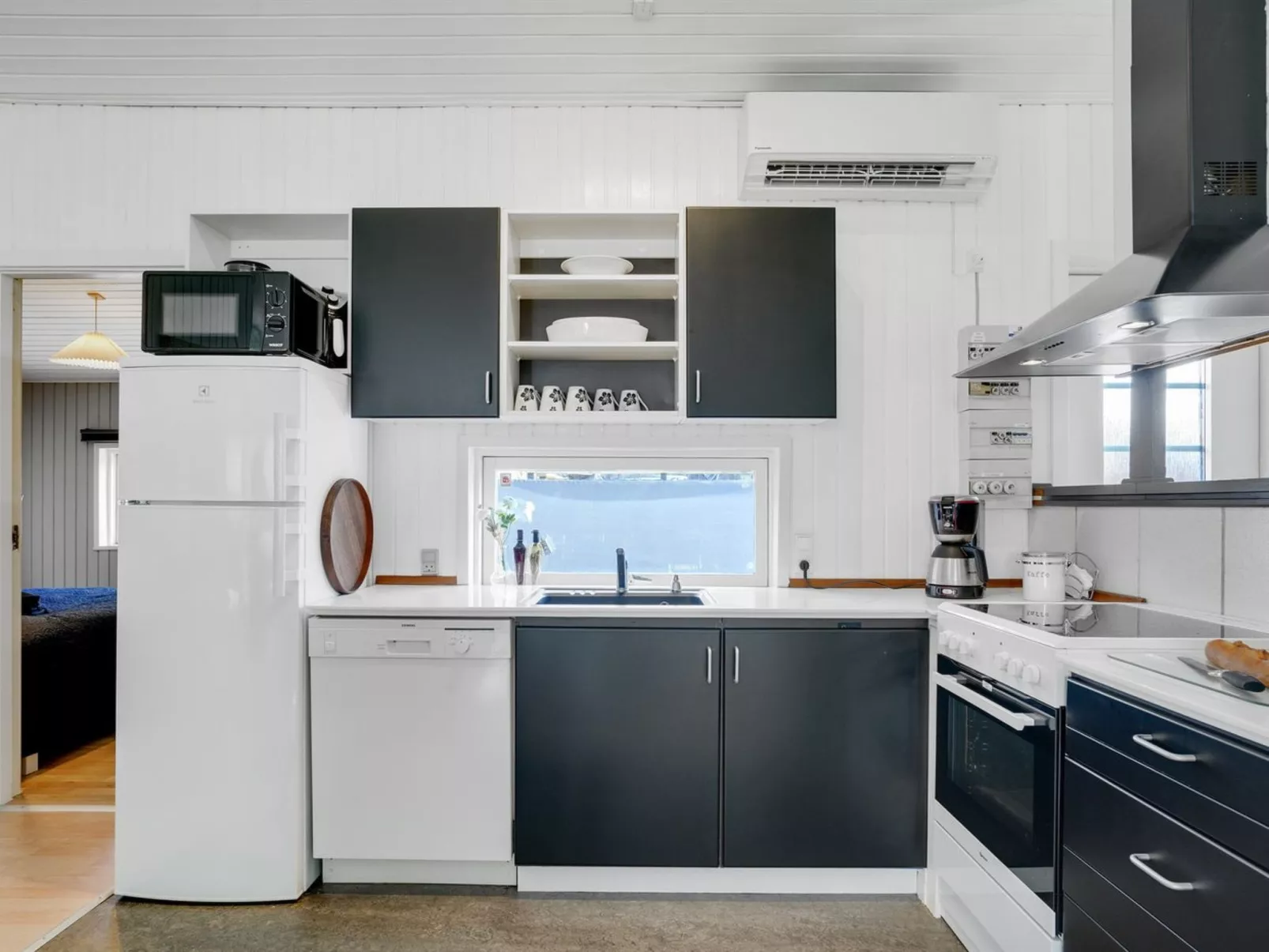 "Tiina" - 1km from the sea-Binnen