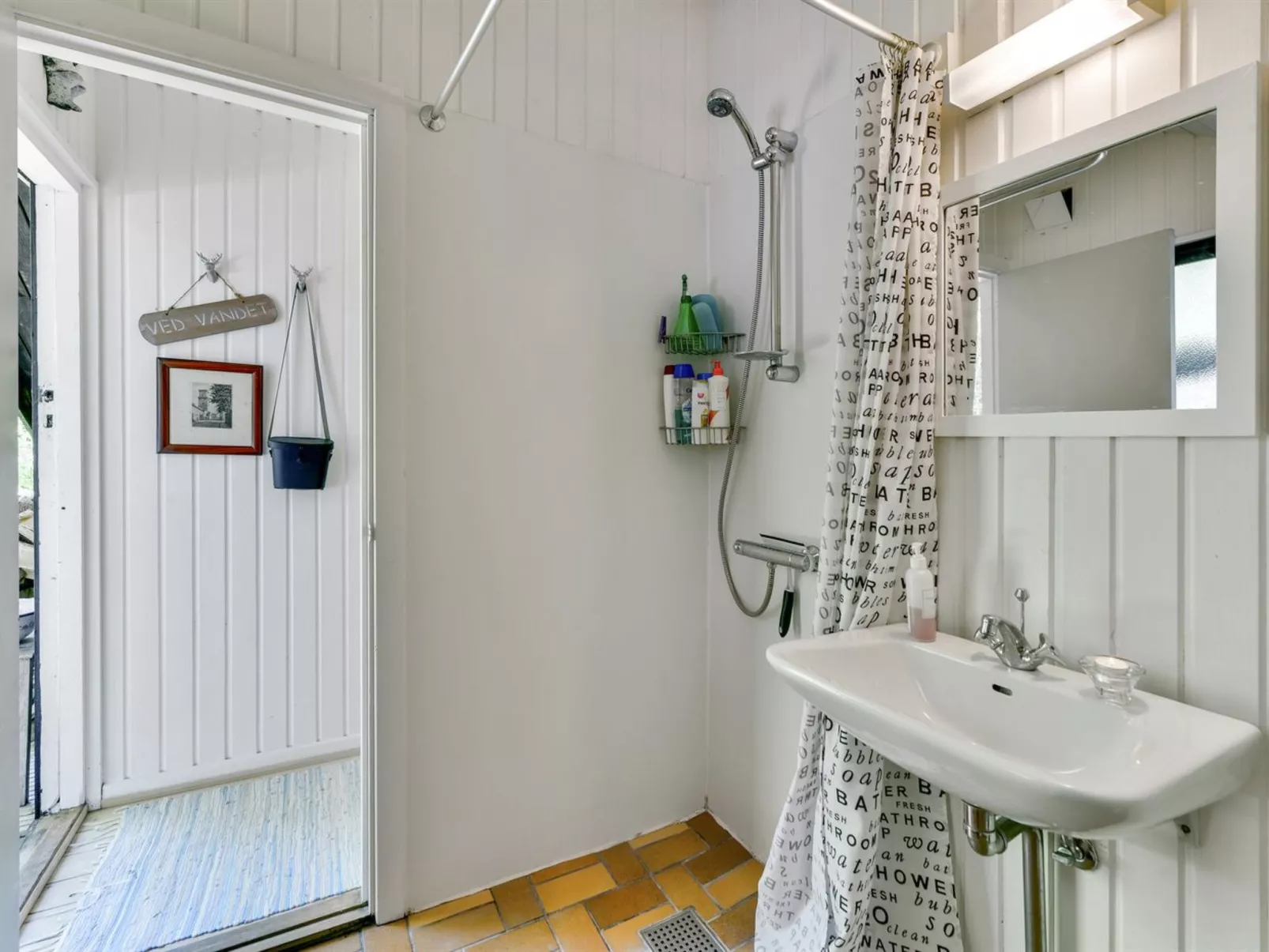 "Alika" - 200m to the fjord-Binnen