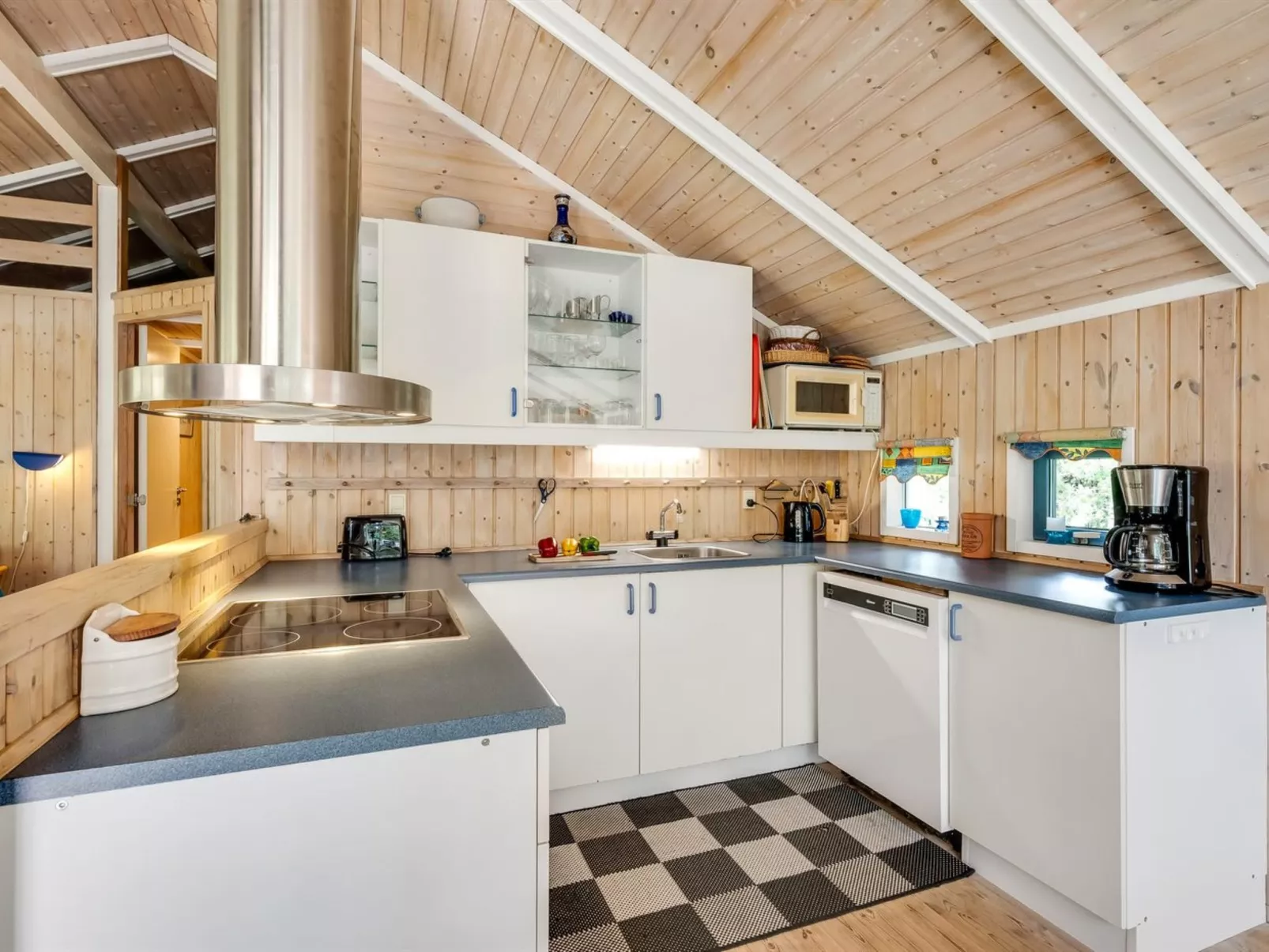 "Aamu" - 300m to the fjord-Binnen