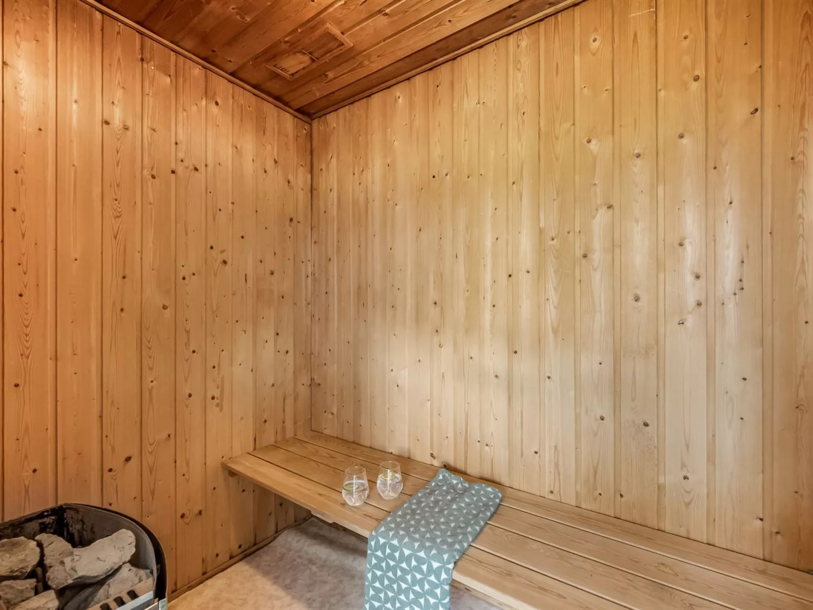 "Ruse" - 500m from the sea-Binnen