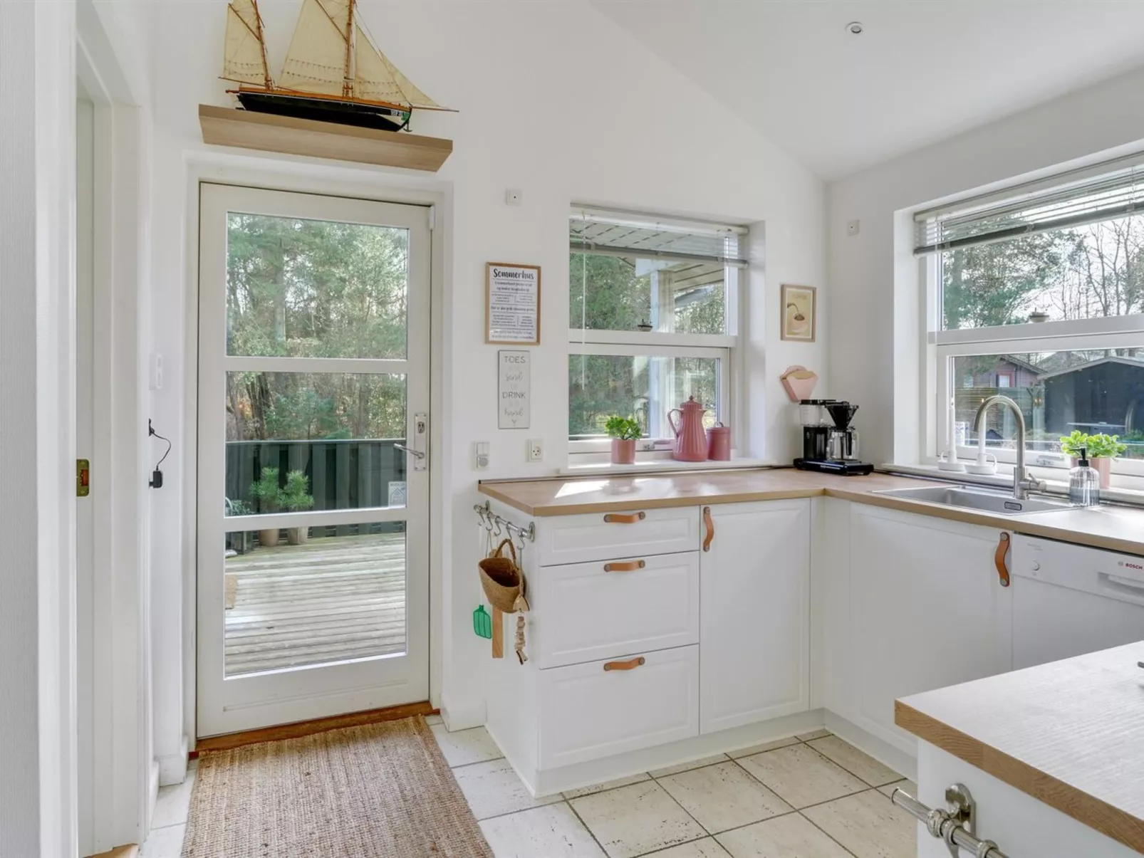 "Asgard" - 500m from the sea-Binnen