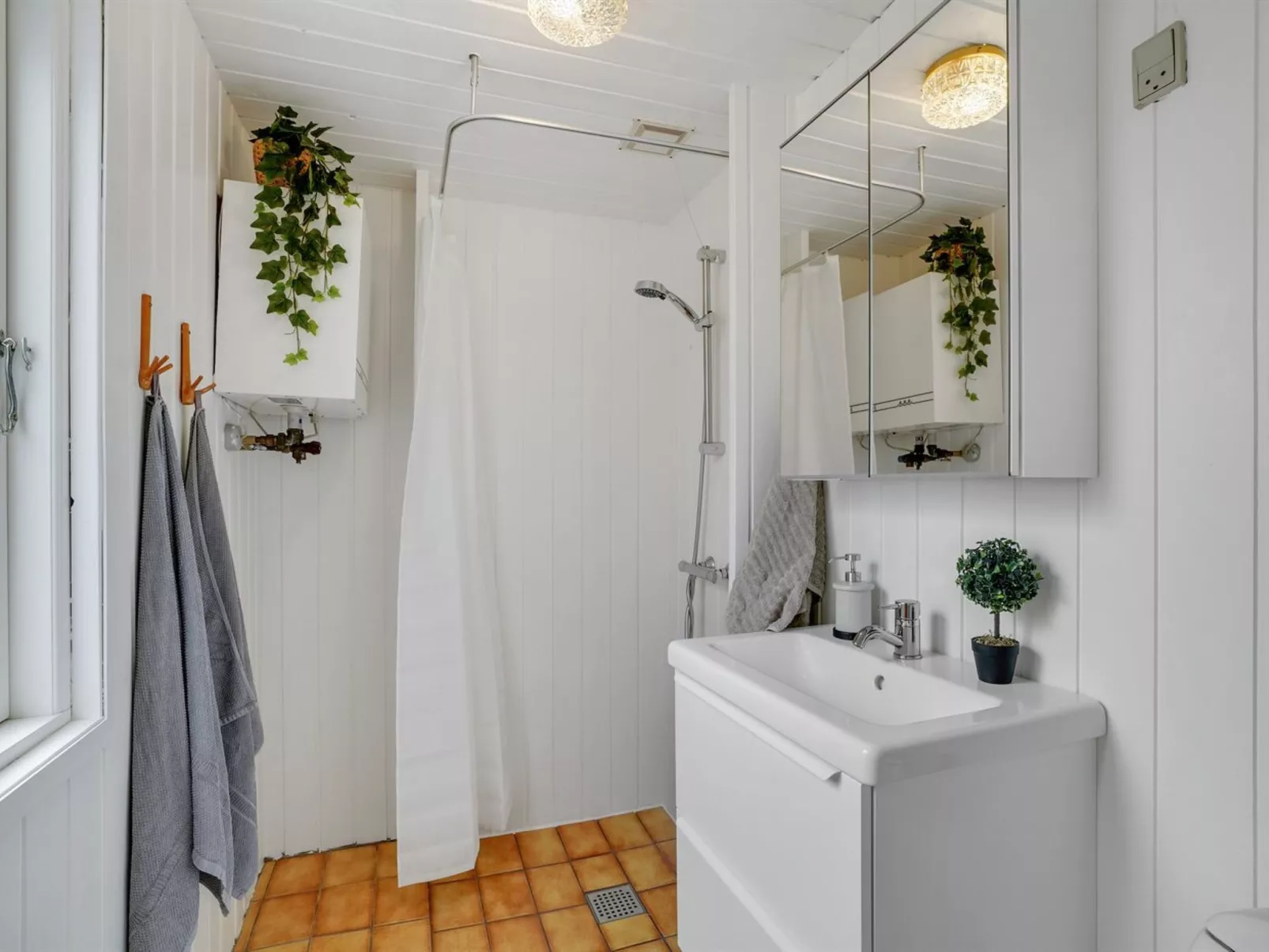 "Thina" - 750m to the fjord-Binnen