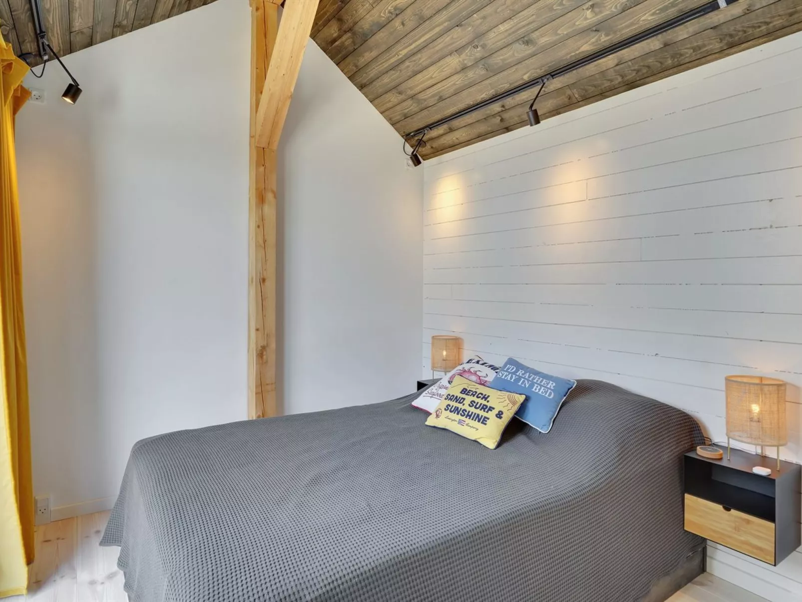 "Henrik" - 100m from the sea-Binnen