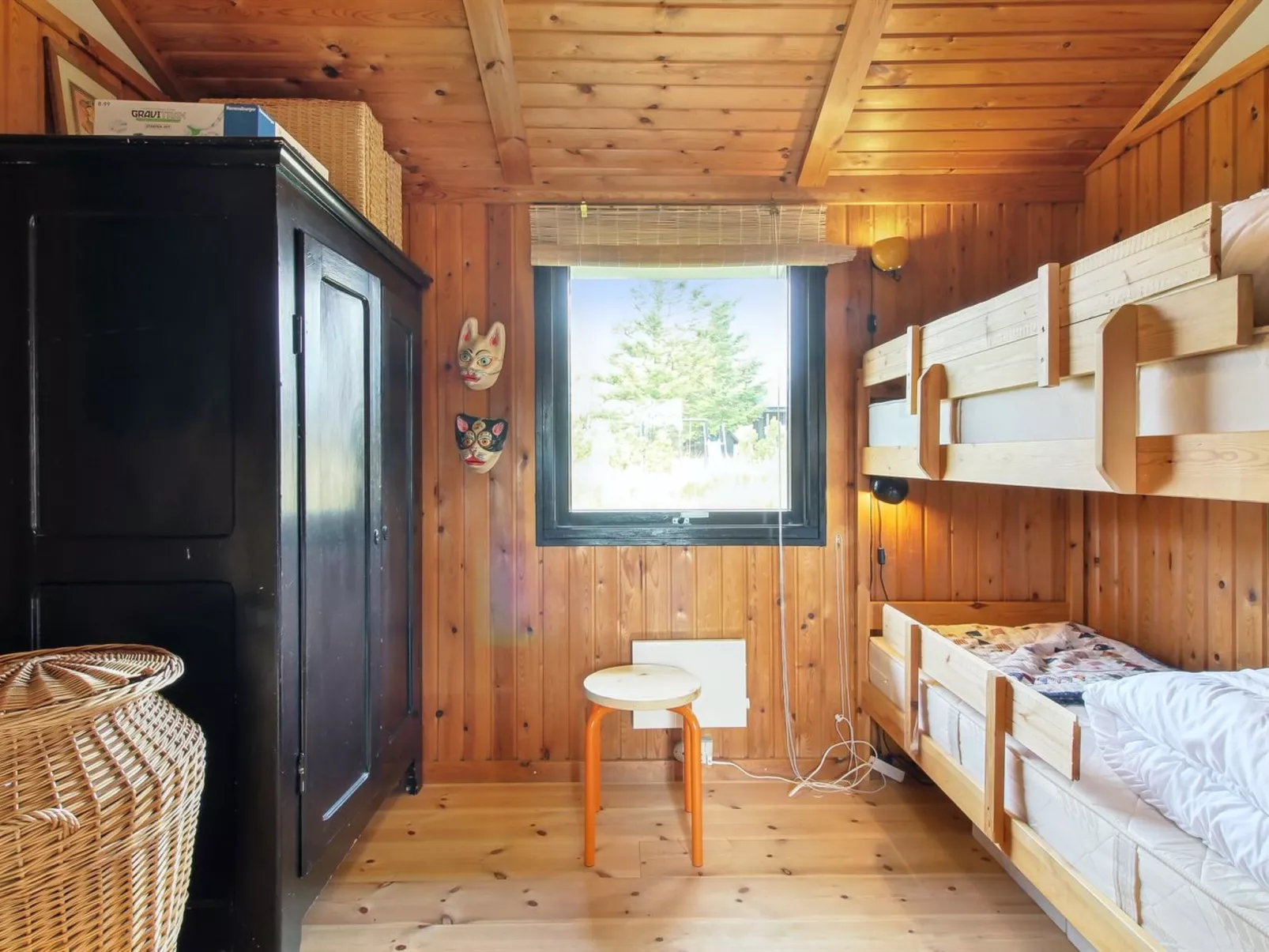 "Nestori" - 950m from the sea-Binnen