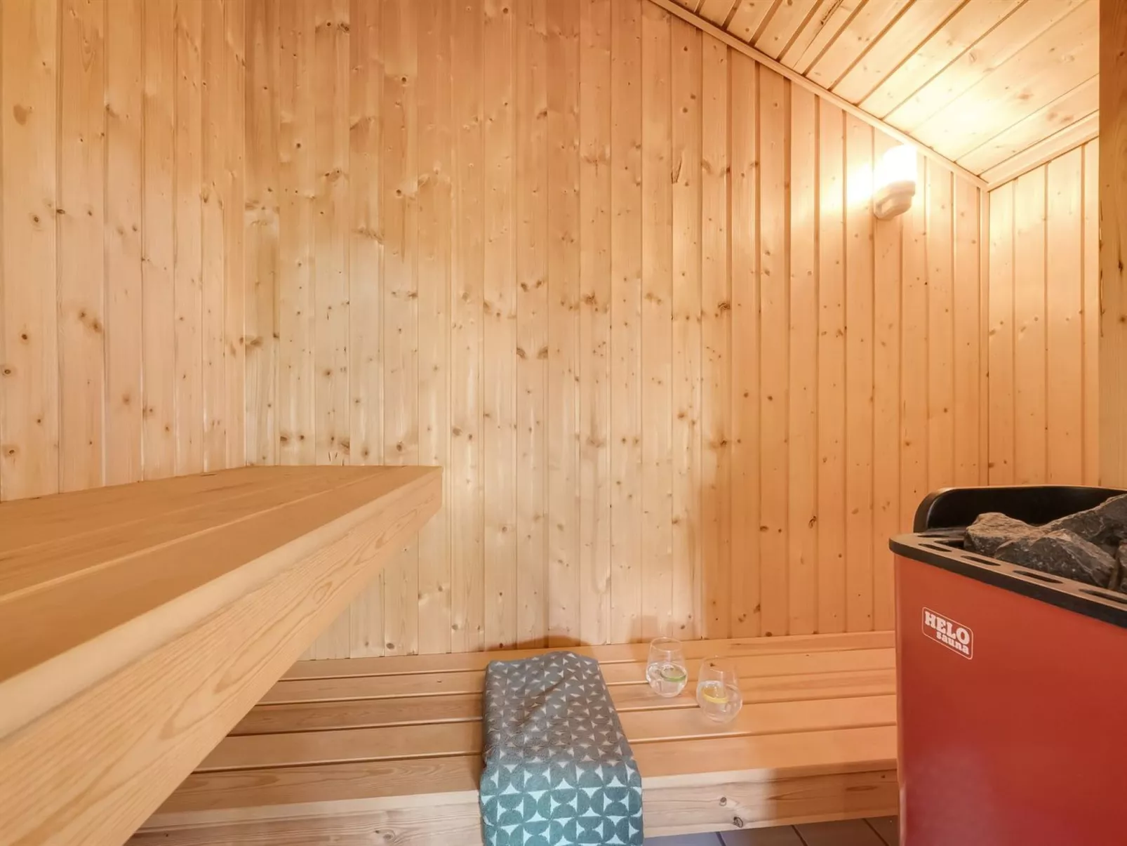 "Emelie" - 200m from the sea-Binnen