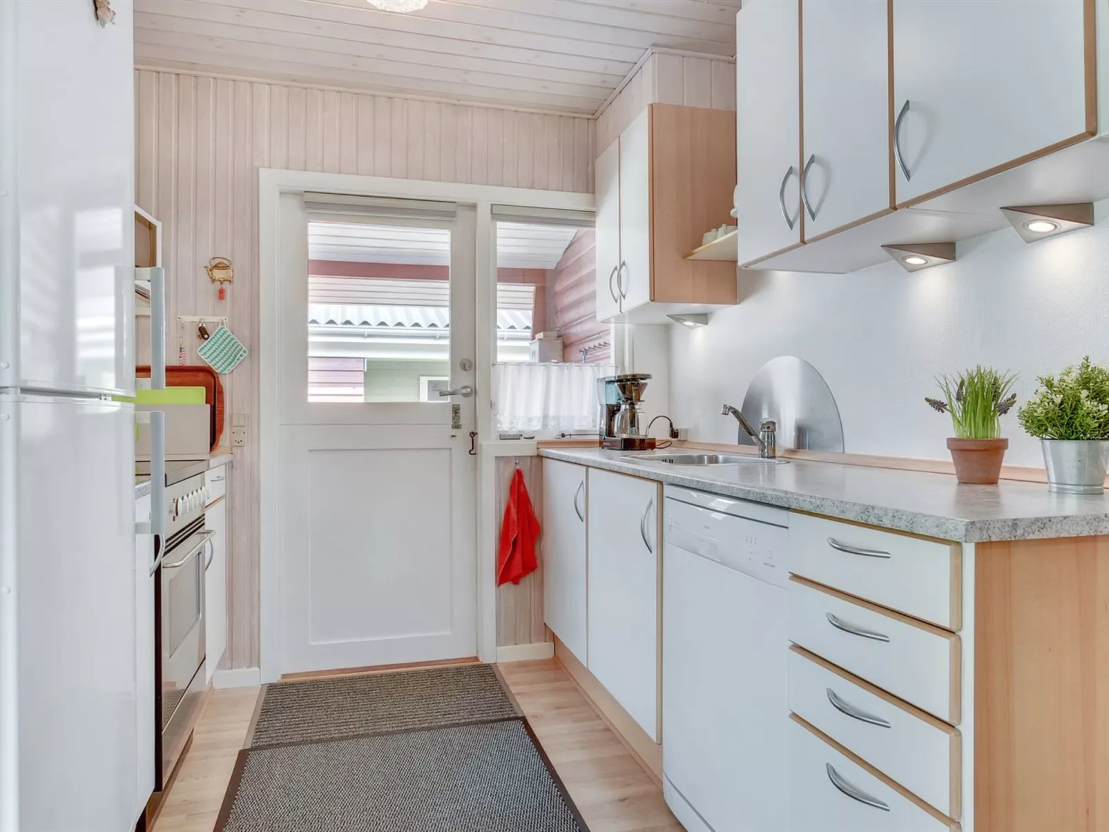 "Tess" - 50m from the sea-Binnen