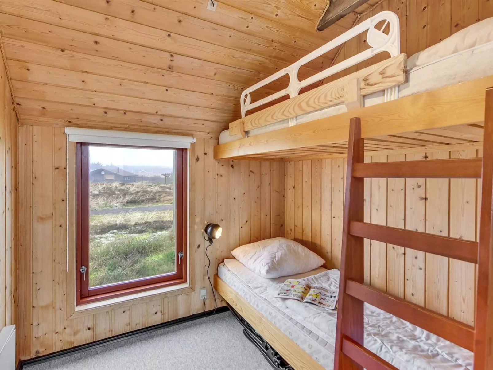 "Rayne" -  from the sea-Binnen