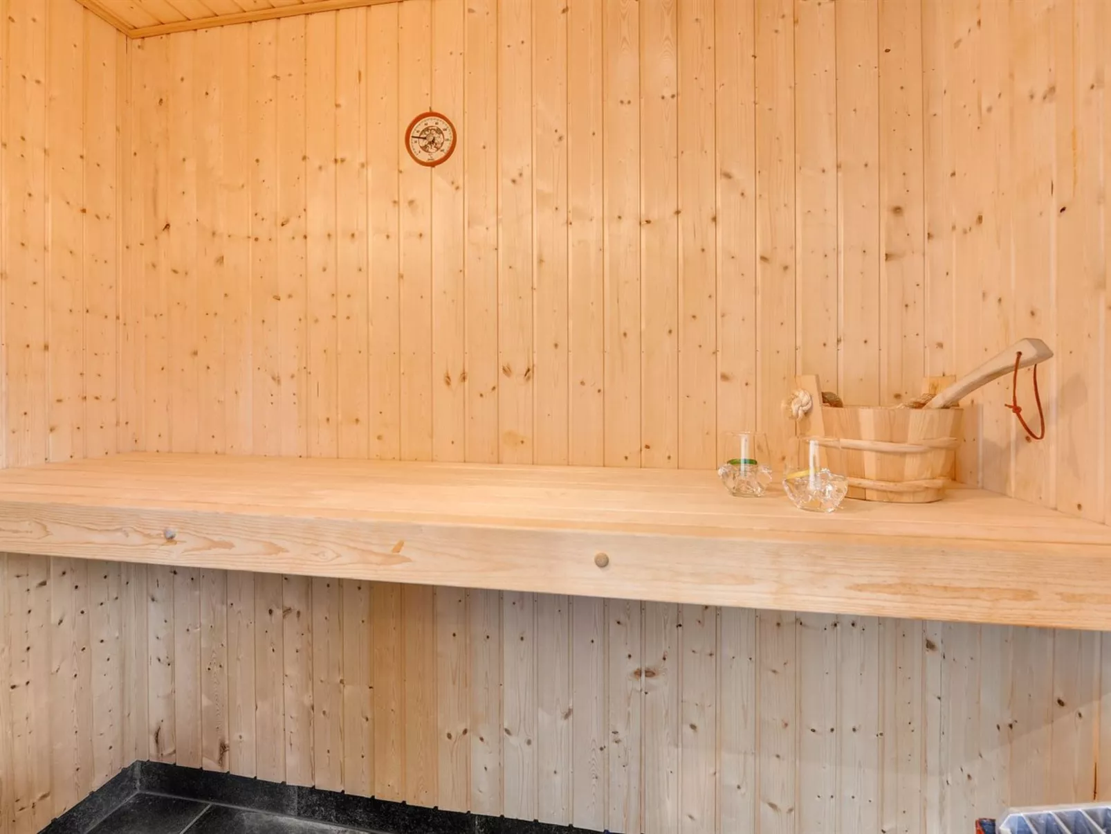 "Faye" - 600m from the sea-Binnen