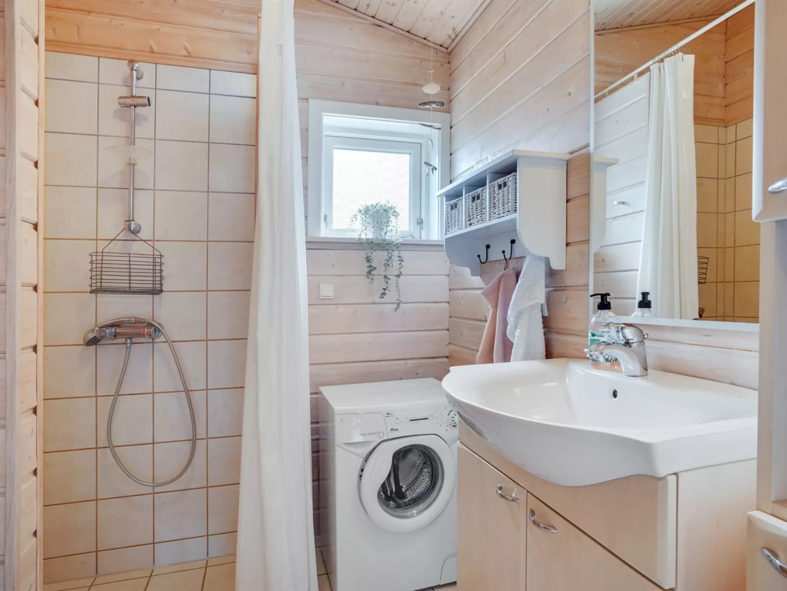 "Botwith" - 400m from the sea-Binnen