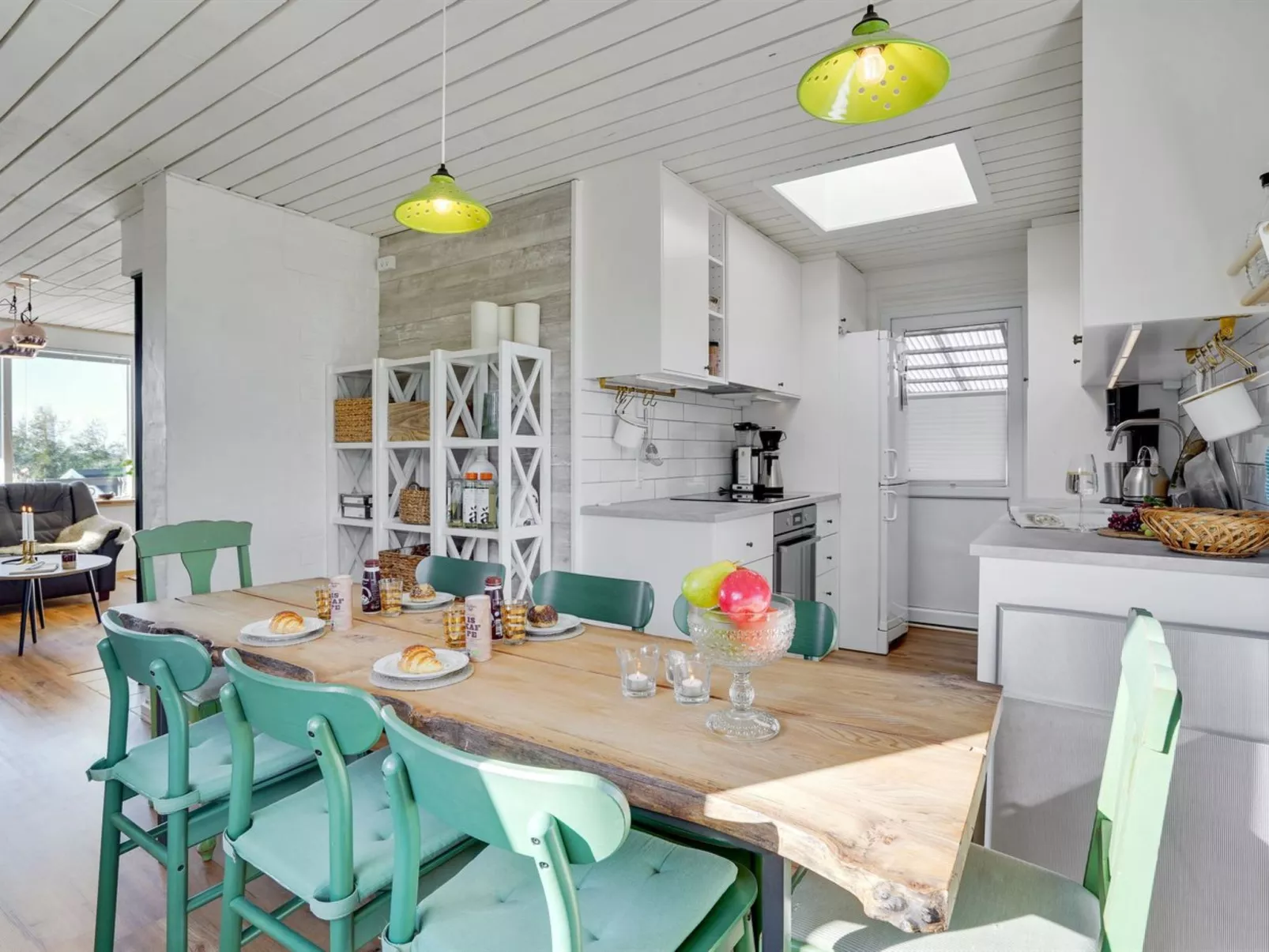 "Tomine" - 500m to the fjord-Binnen