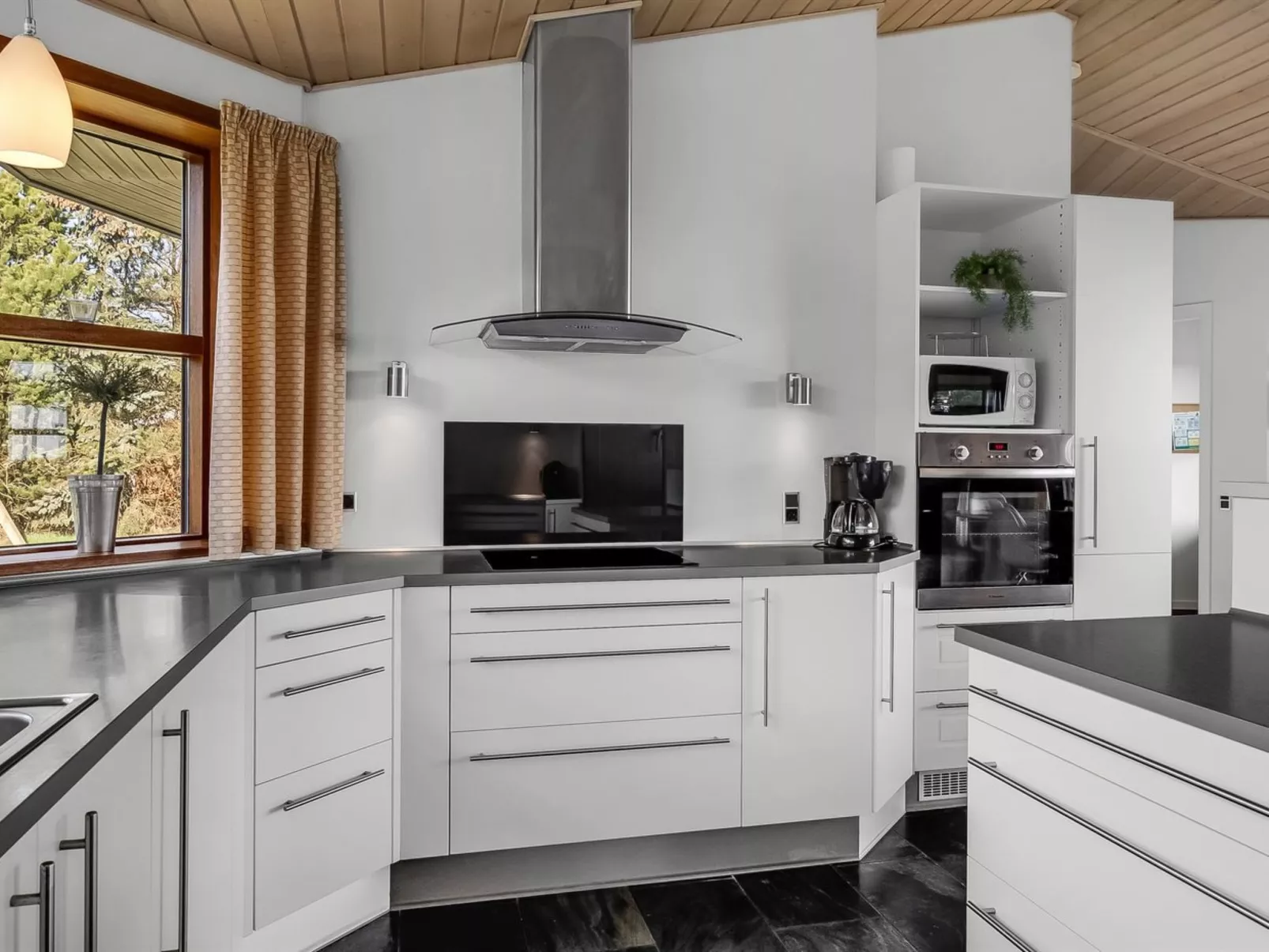 "Amundi" - 3.8km from the sea-Binnen