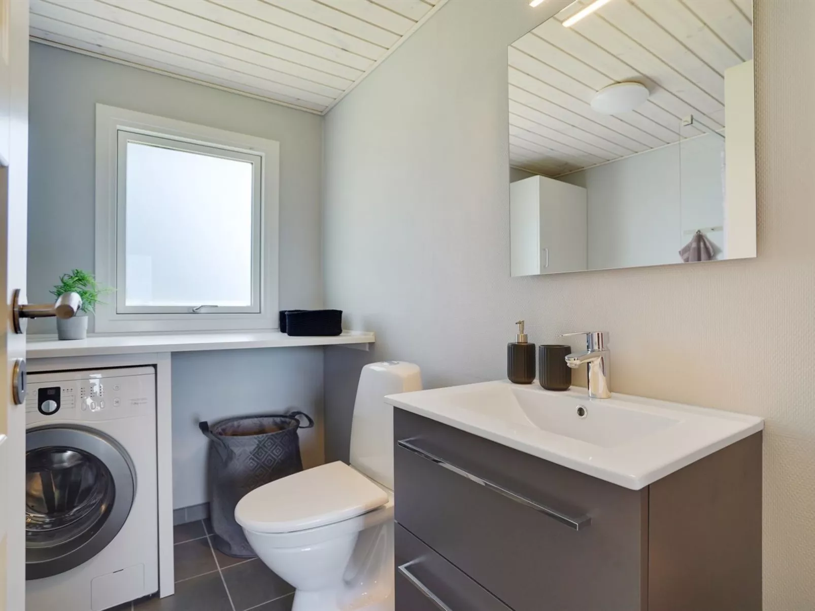 "Josefiina" - 450m to the fjord-Binnen