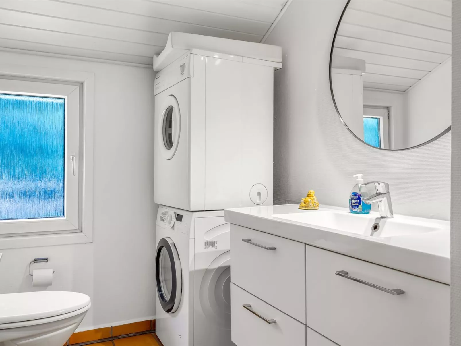 "Livni" - 3.8km from the sea-Binnen